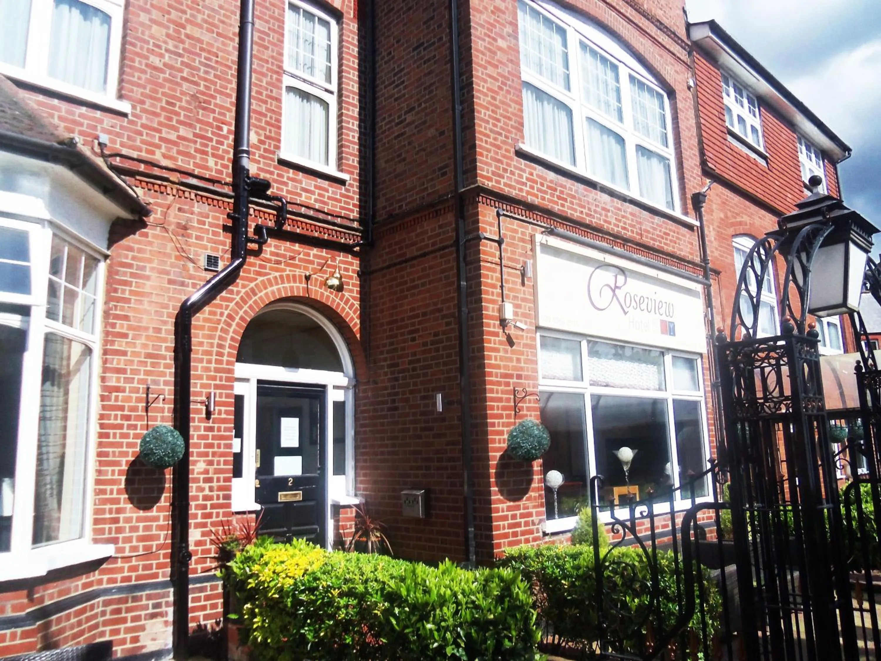 Facade/entrance in Roseview Alexandra Palace Hotel