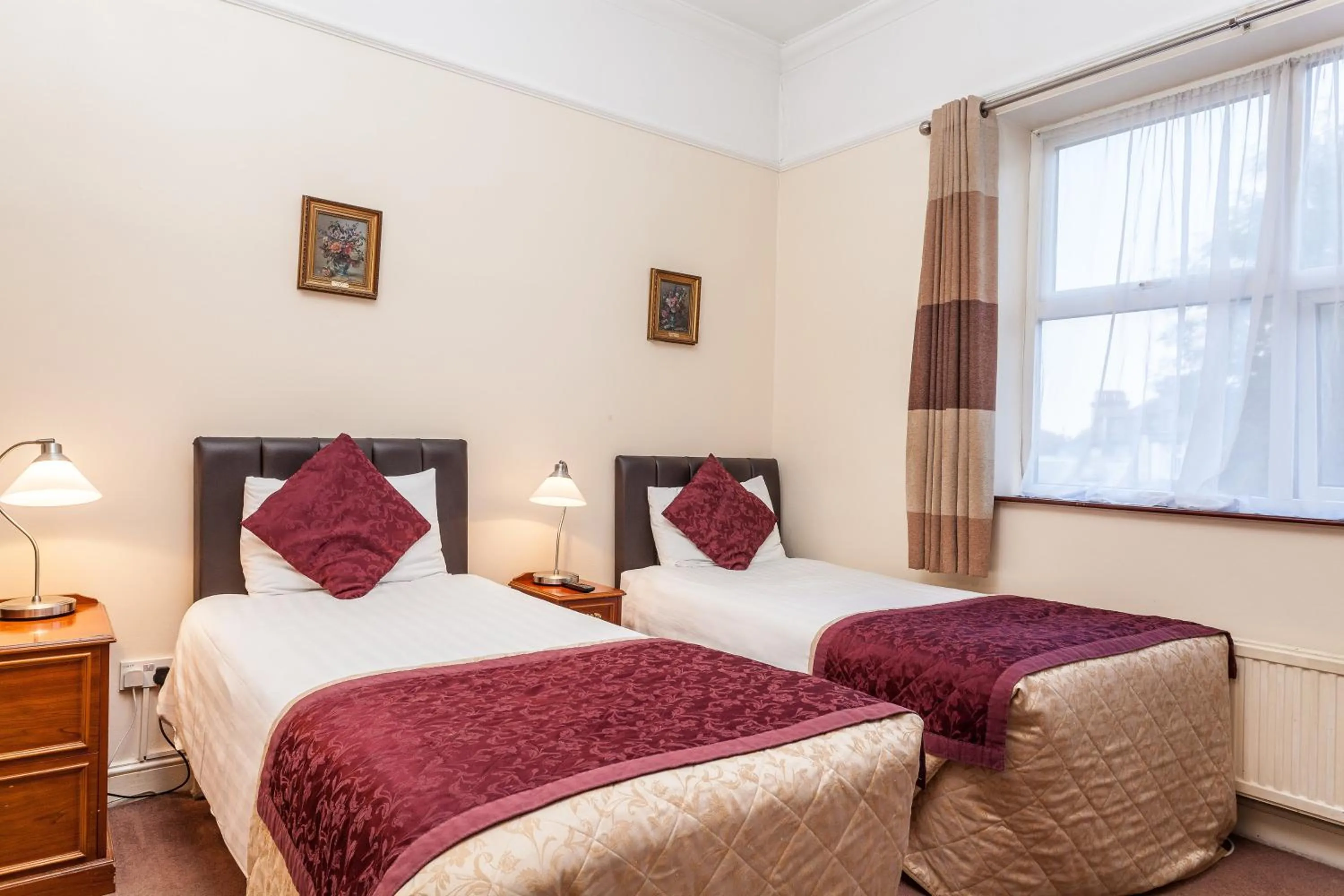 Bedroom, Bed in Roseview Alexandra Palace Hotel