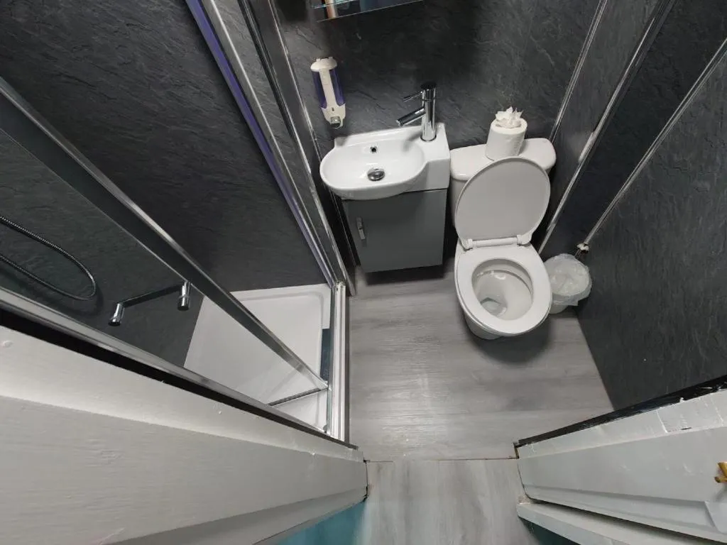 Bathroom in High Tide Hotel Oyo