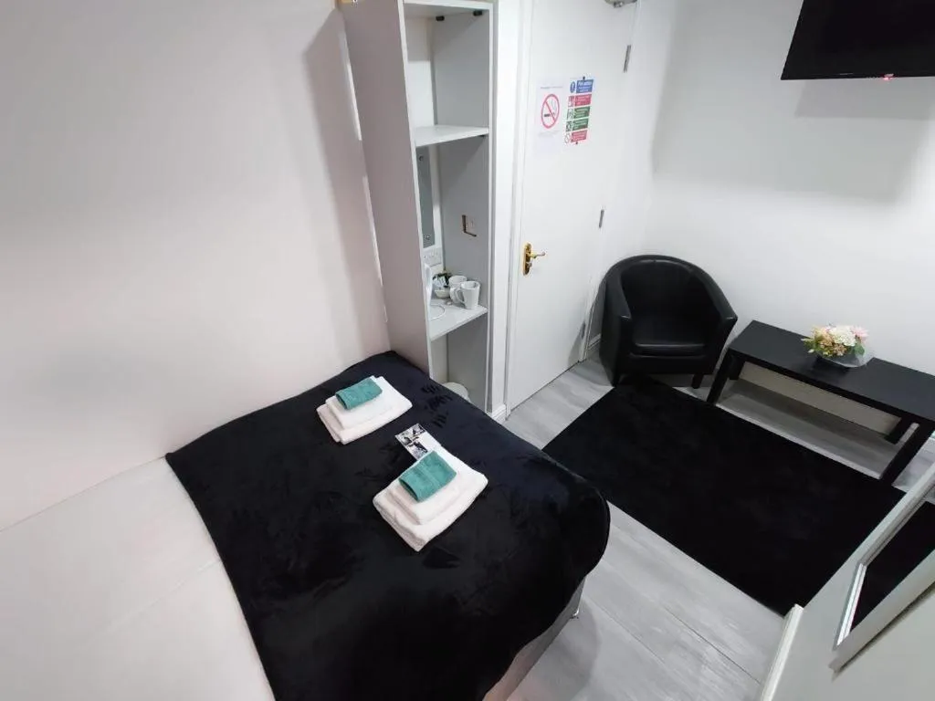 Bedroom in High Tide Hotel Oyo