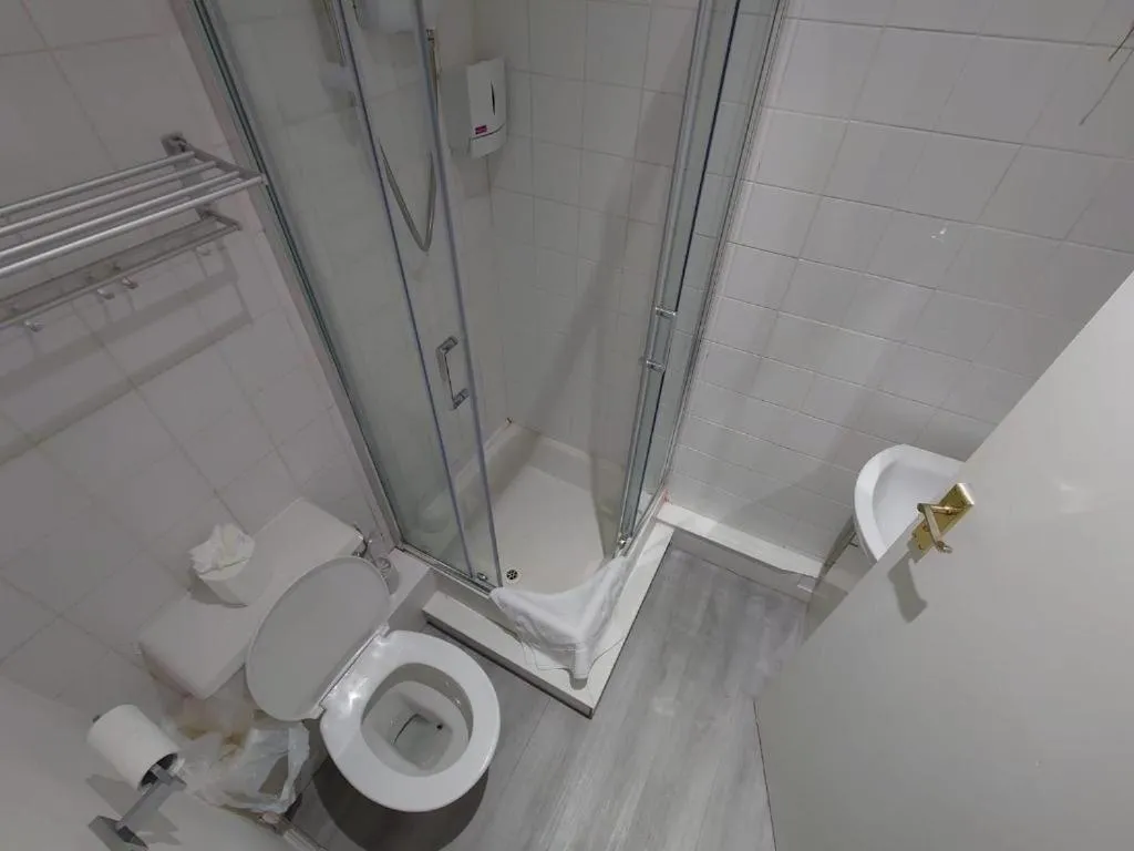 Bathroom in High Tide Hotel Oyo