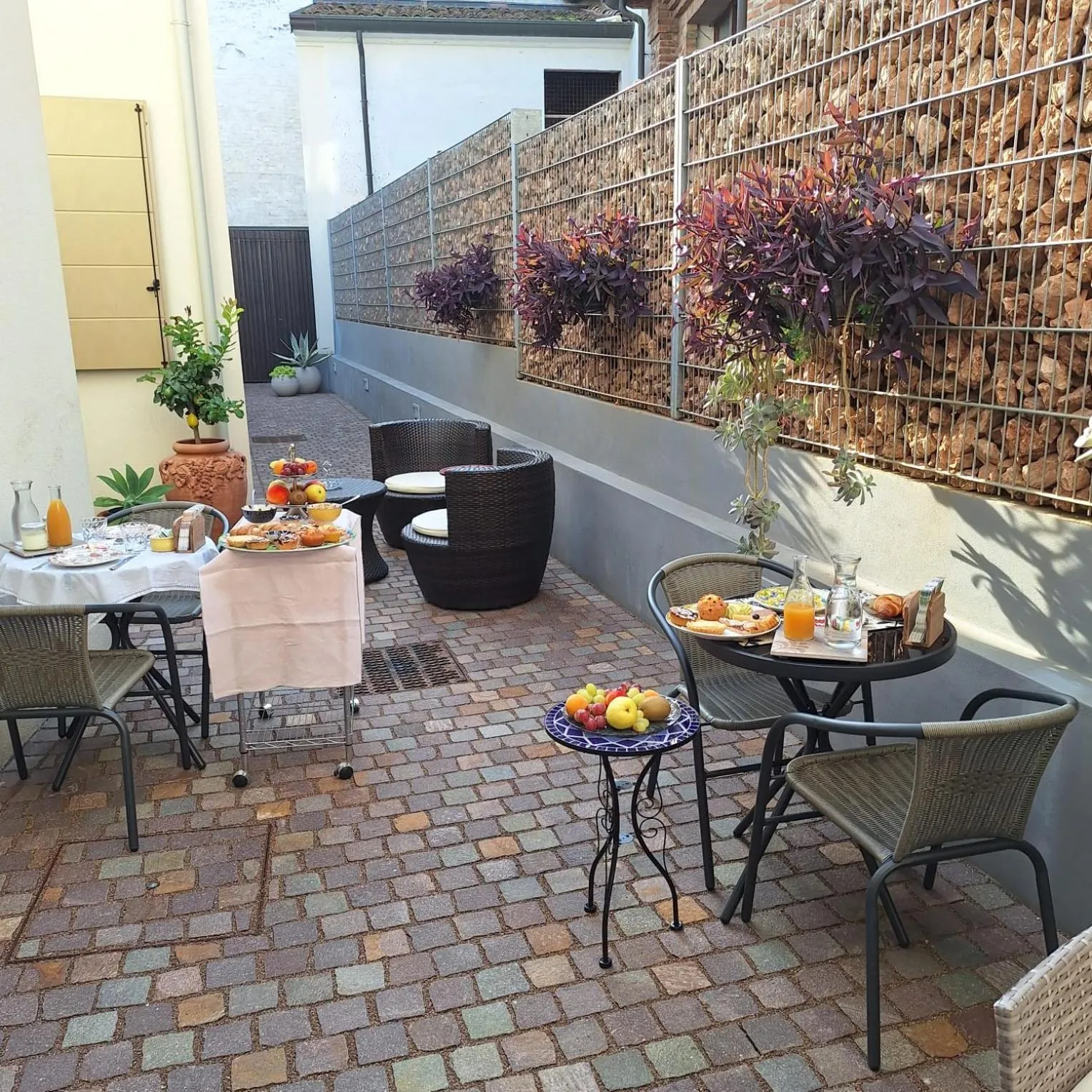 Inner courtyard view in Toson d'Oro Bed & Breakfast