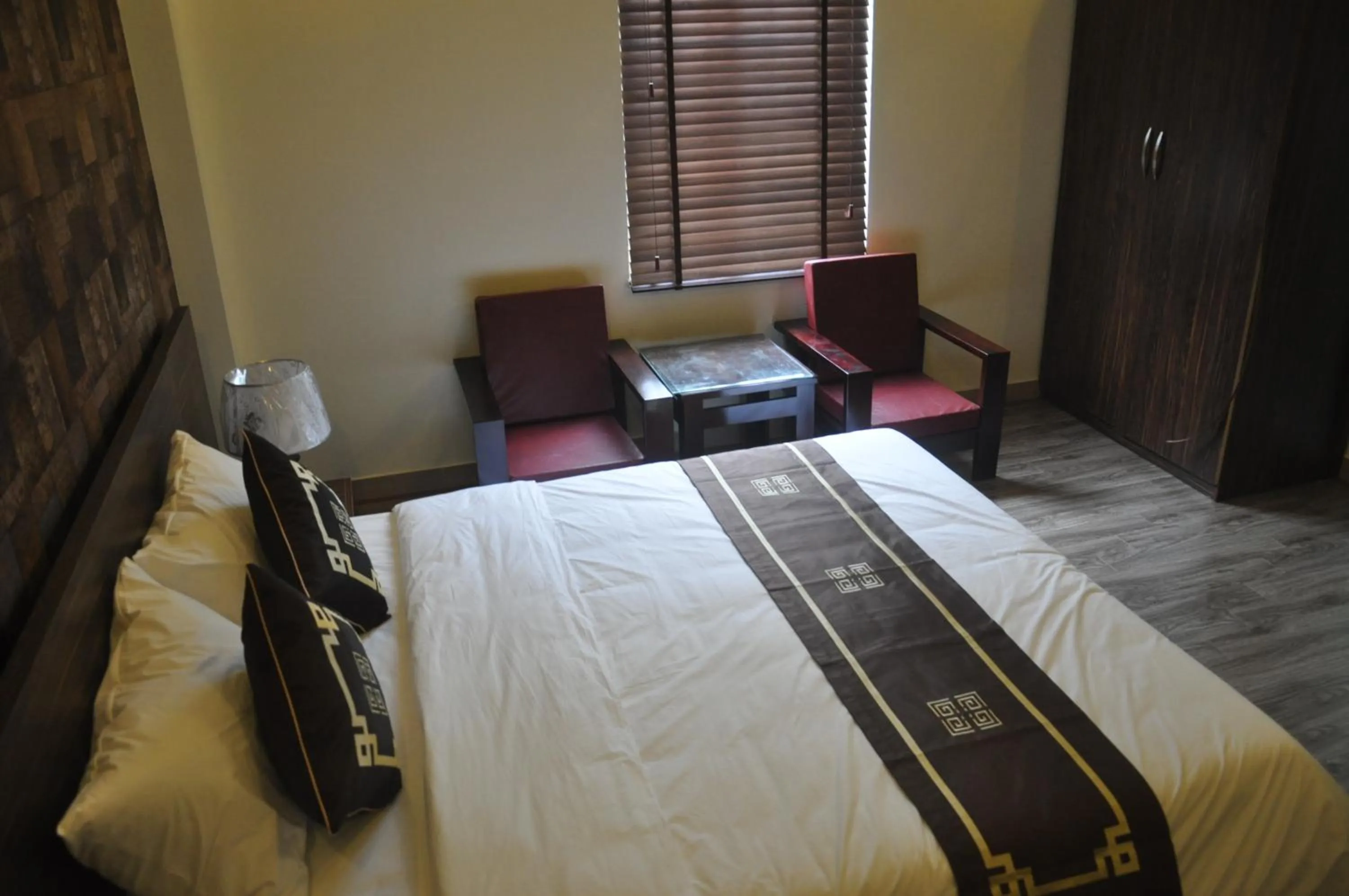 Living room, Bed in Rose Hotel