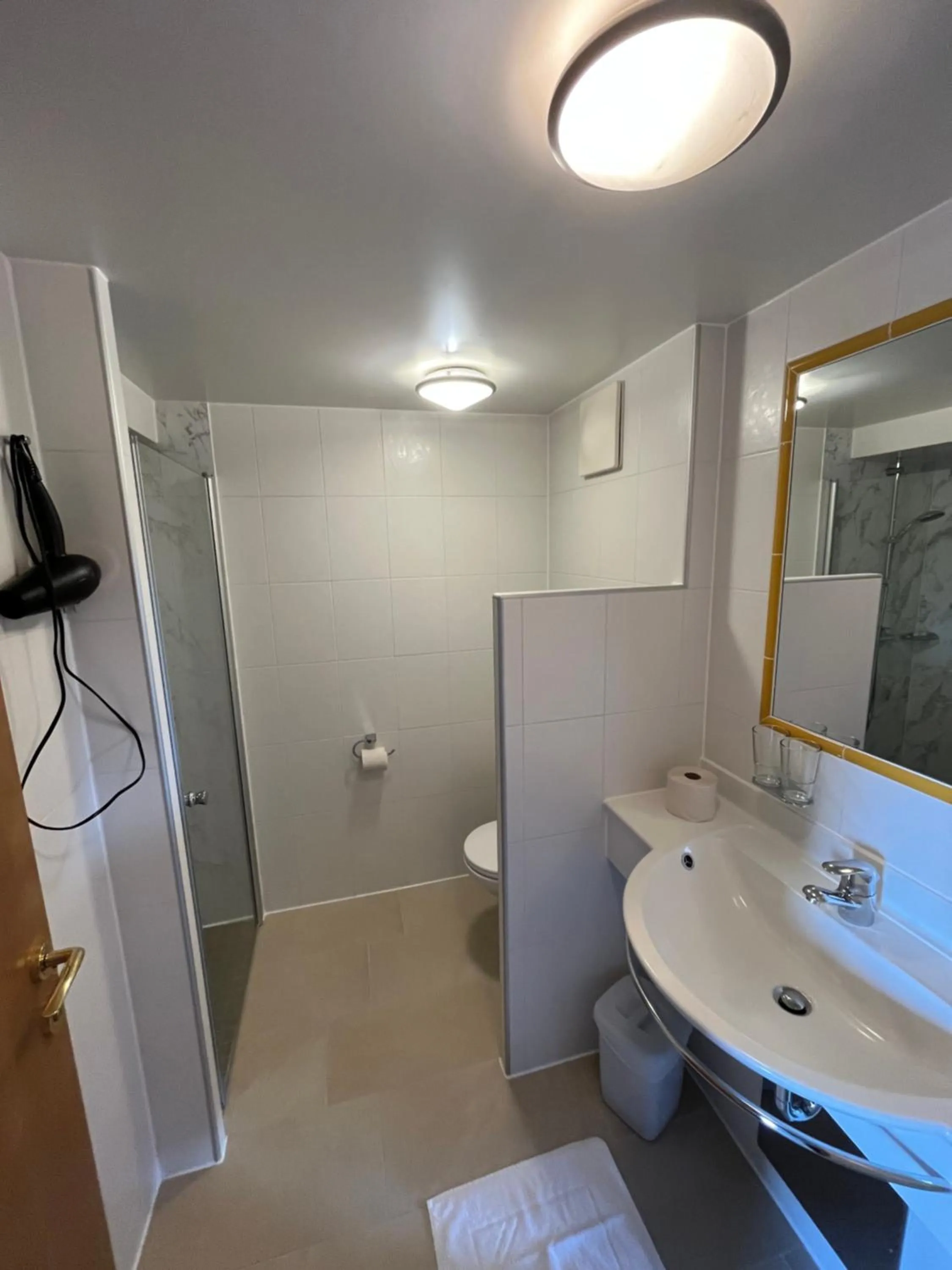 Bathroom in Appartements-Restaurant Schwaiger