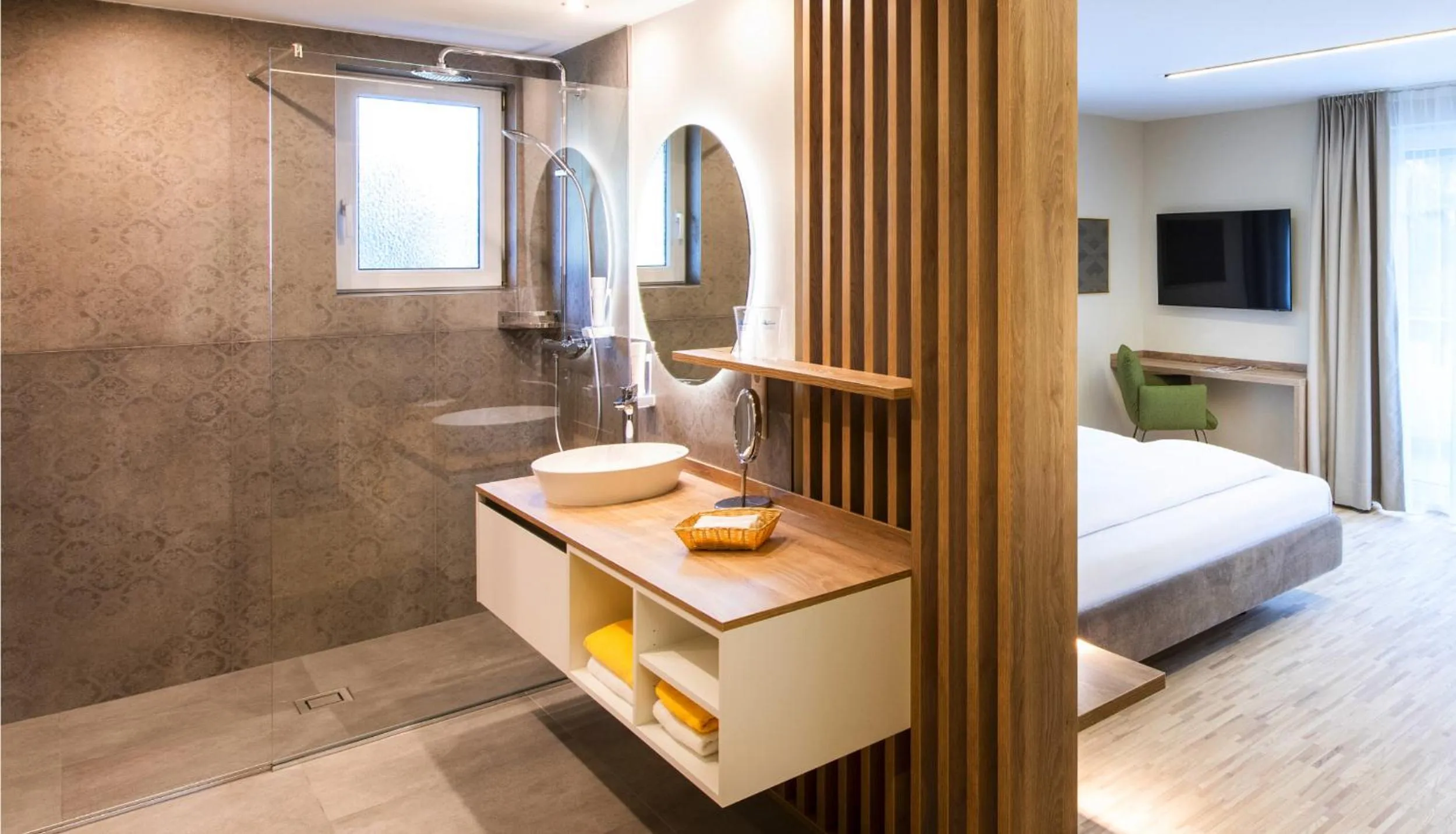 Bathroom, Bed in Hotel Himmelreich