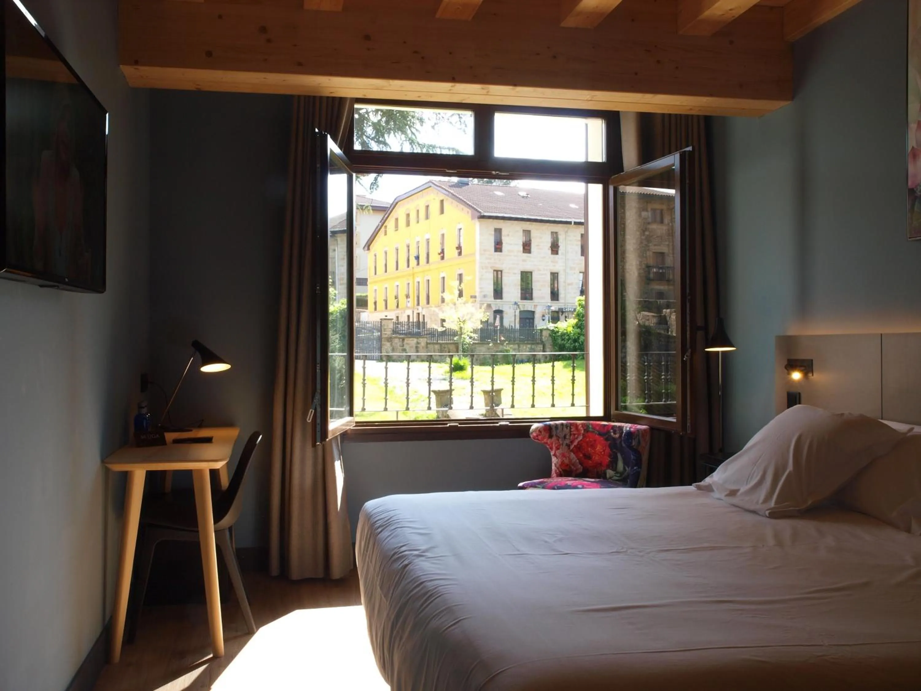 View (from property/room), Bed in M&UGA Hotela