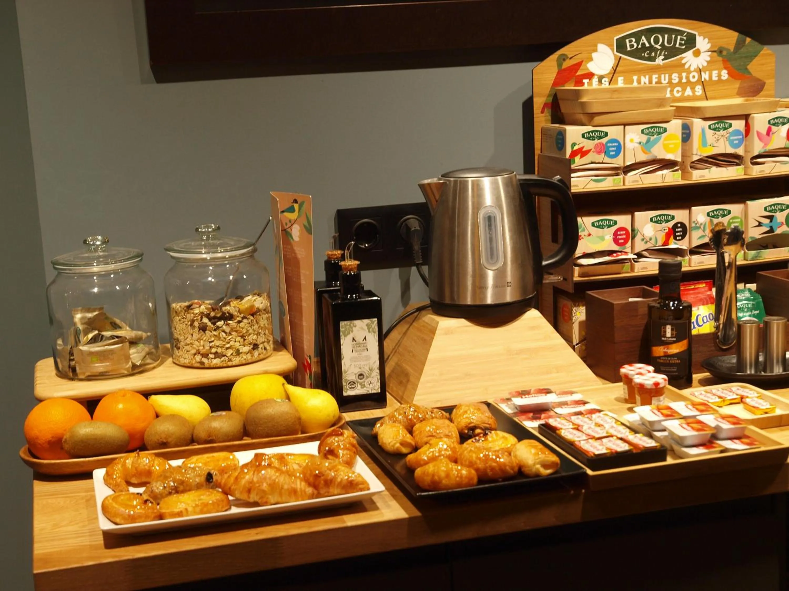 Breakfast in M&UGA Hotela