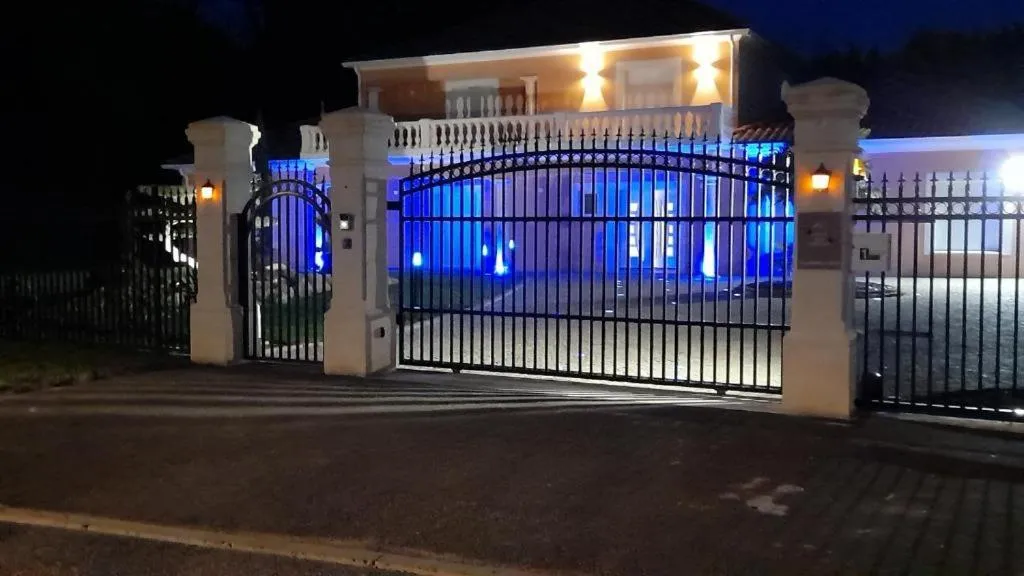 VILLA DES CHENES-Adult only