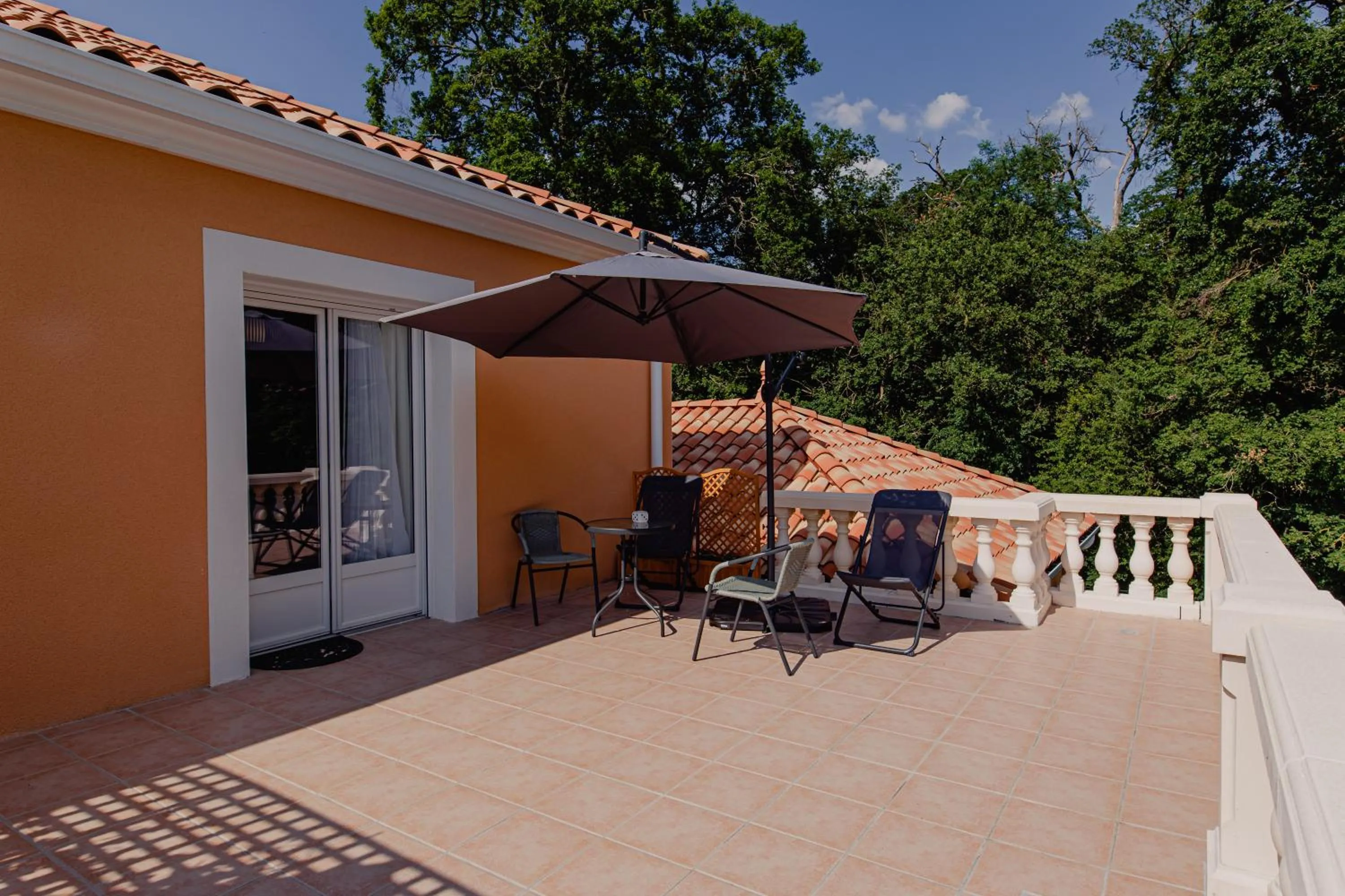 VILLA DES CHENES-Adult only