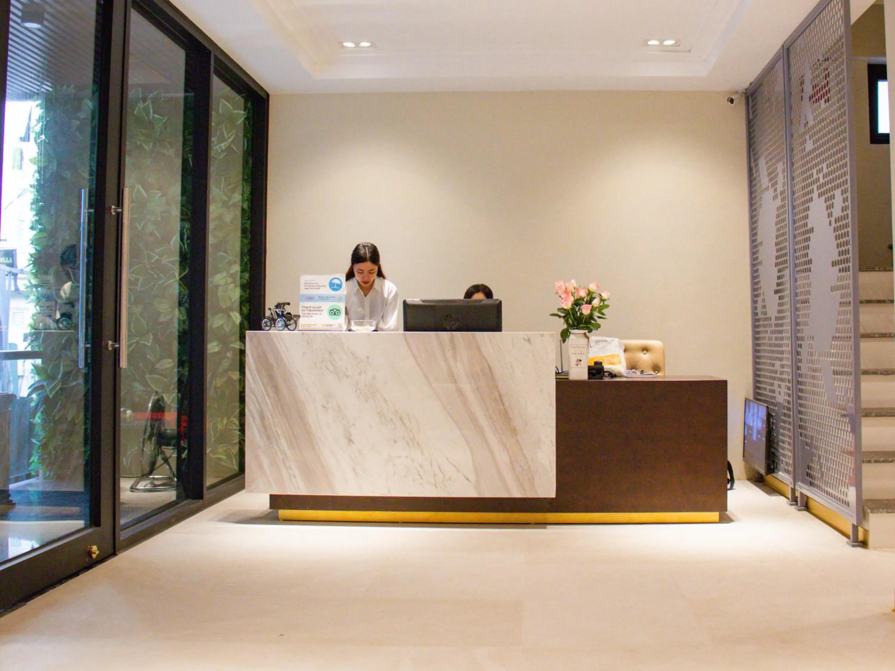 Lobby or reception in Ping Diamond Hotel Hanoi
