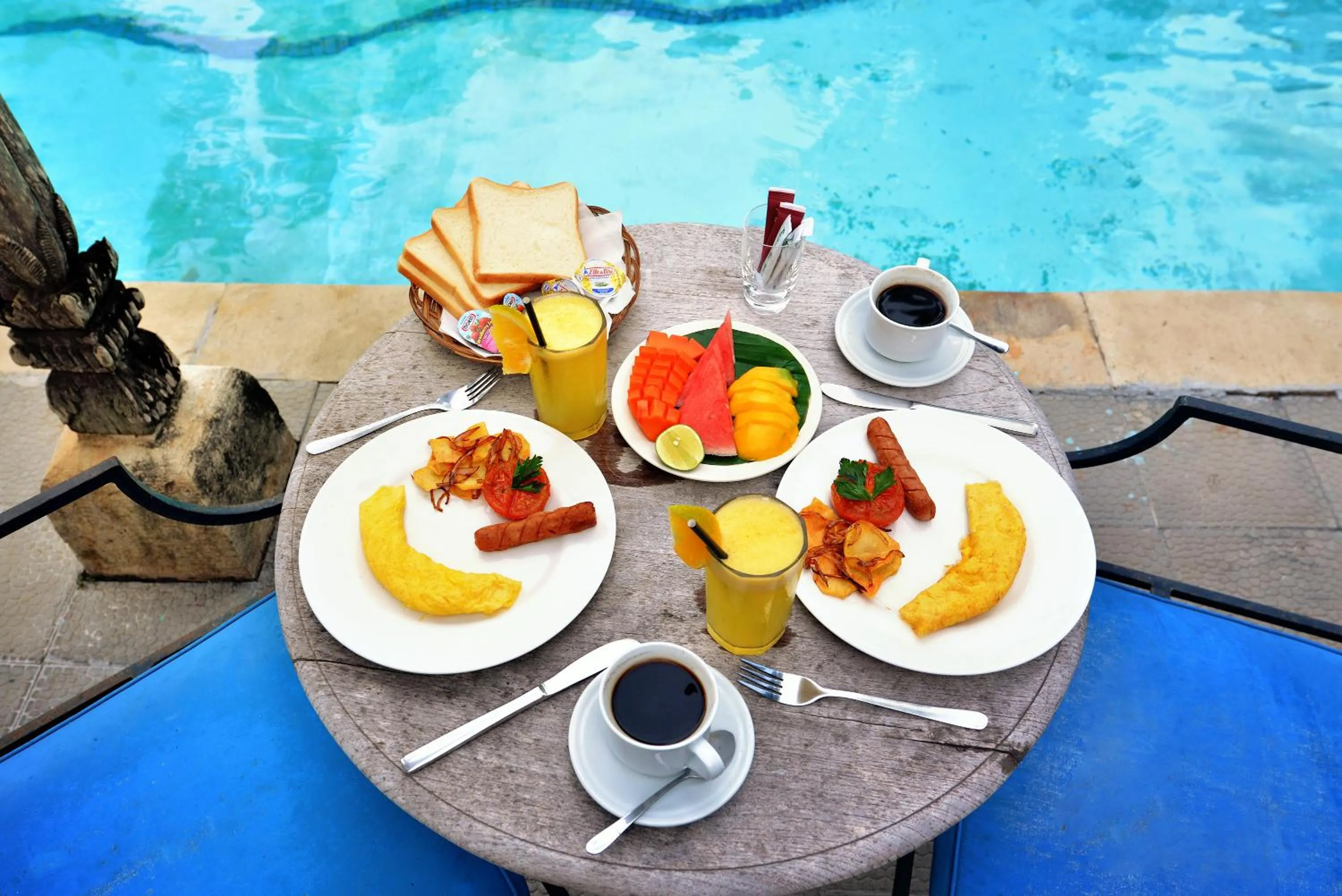 Food and drinks in Bebek Cottages Sanur