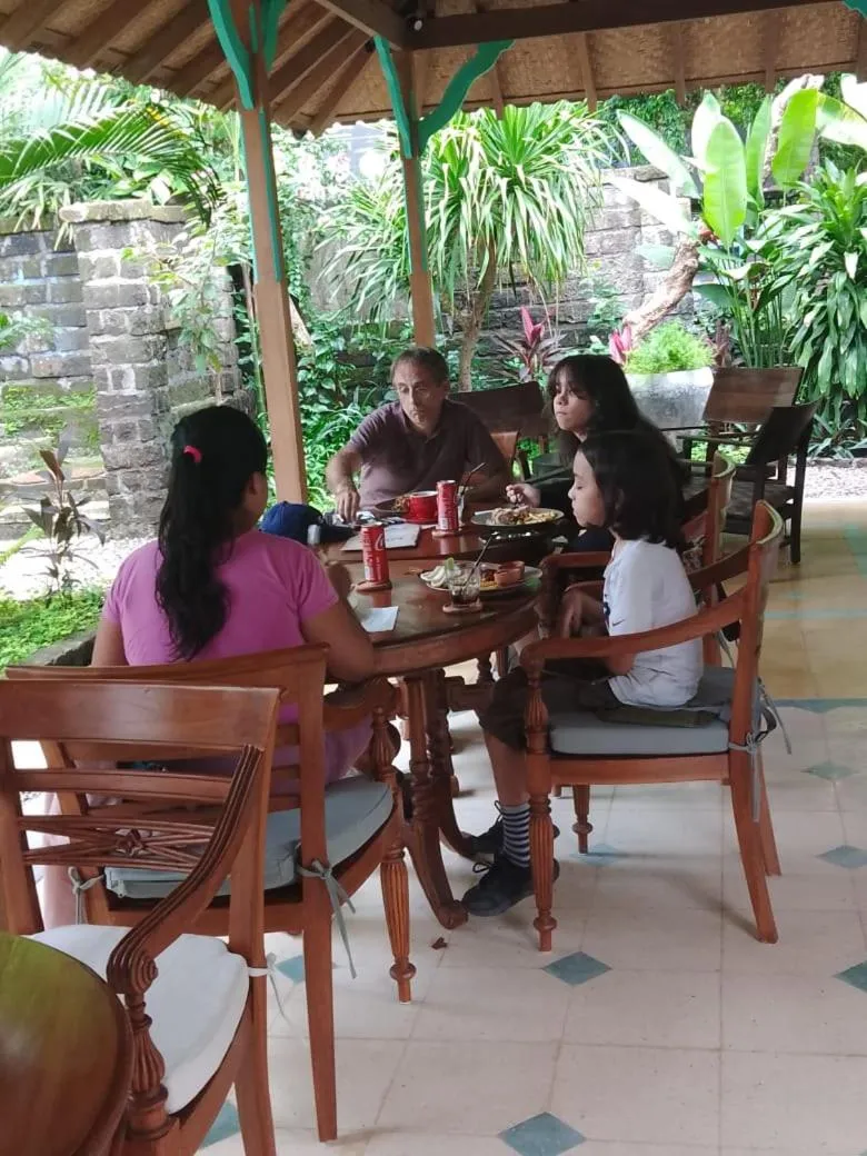 Restaurant/places to eat in Bebek Cottages Sanur