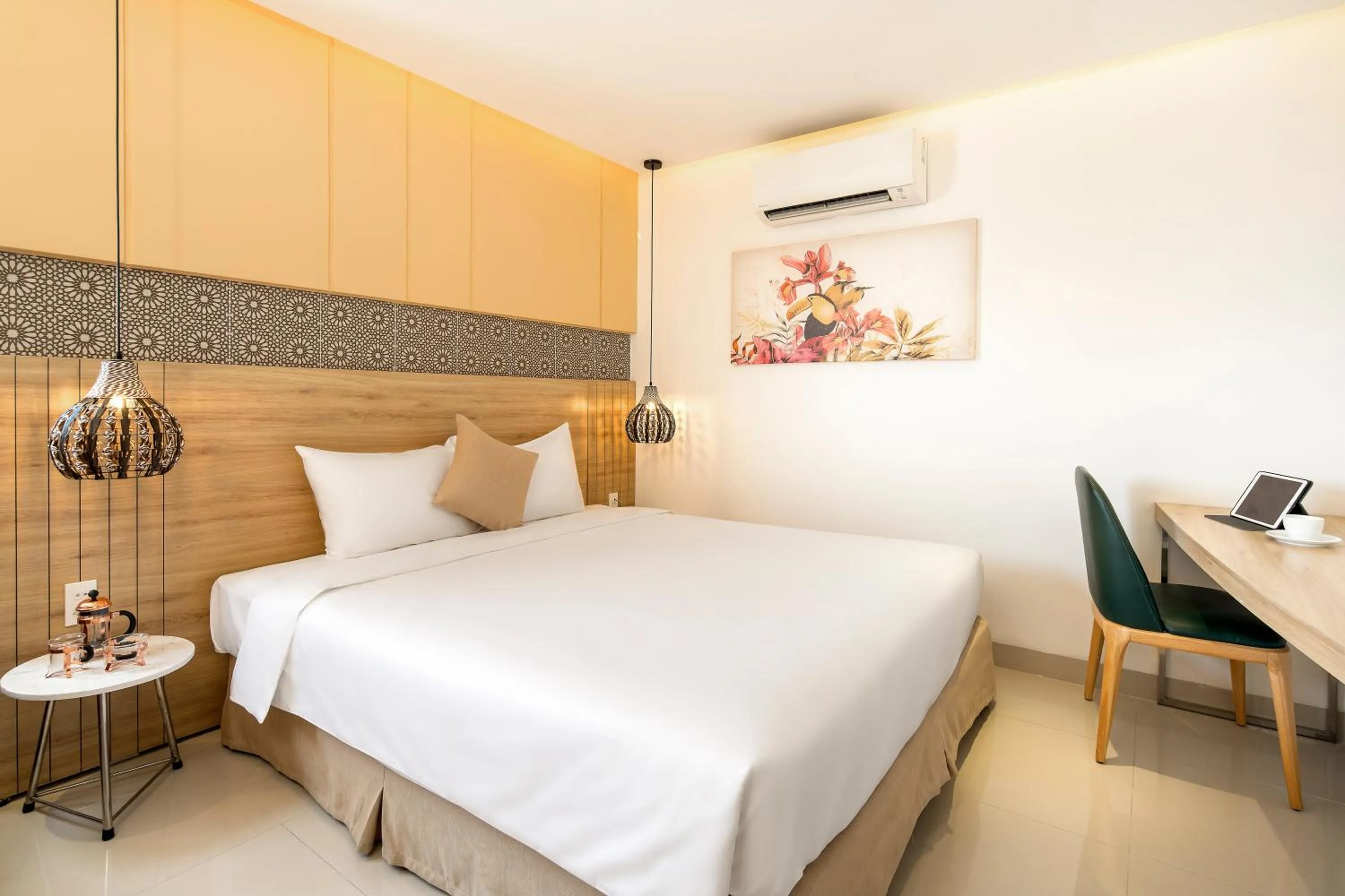 Bedroom, Bed in Bella Merry Hotel and Apartment - 100M To The My Khe Beach
