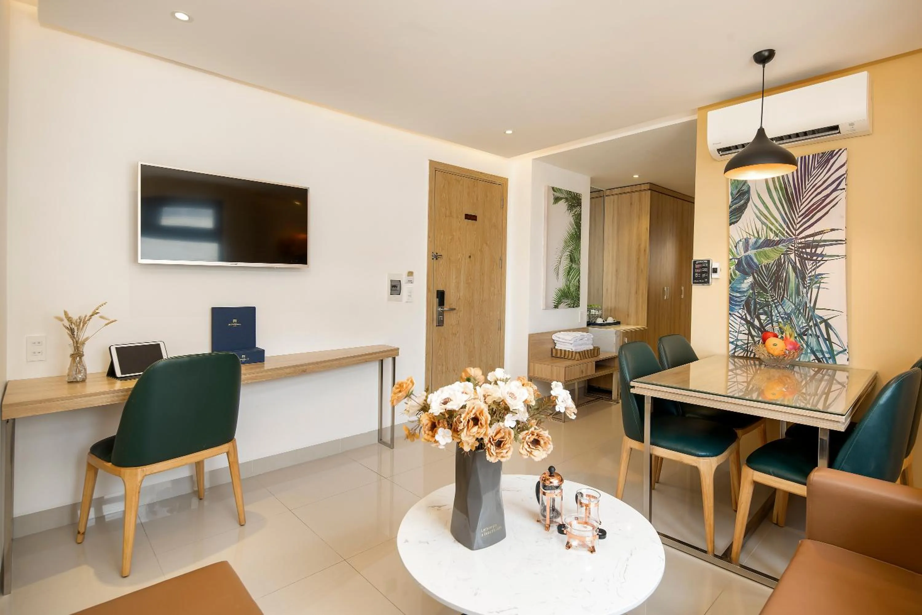 TV and multimedia in Bella Merry Hotel and Apartment - 100M To The My Khe Beach