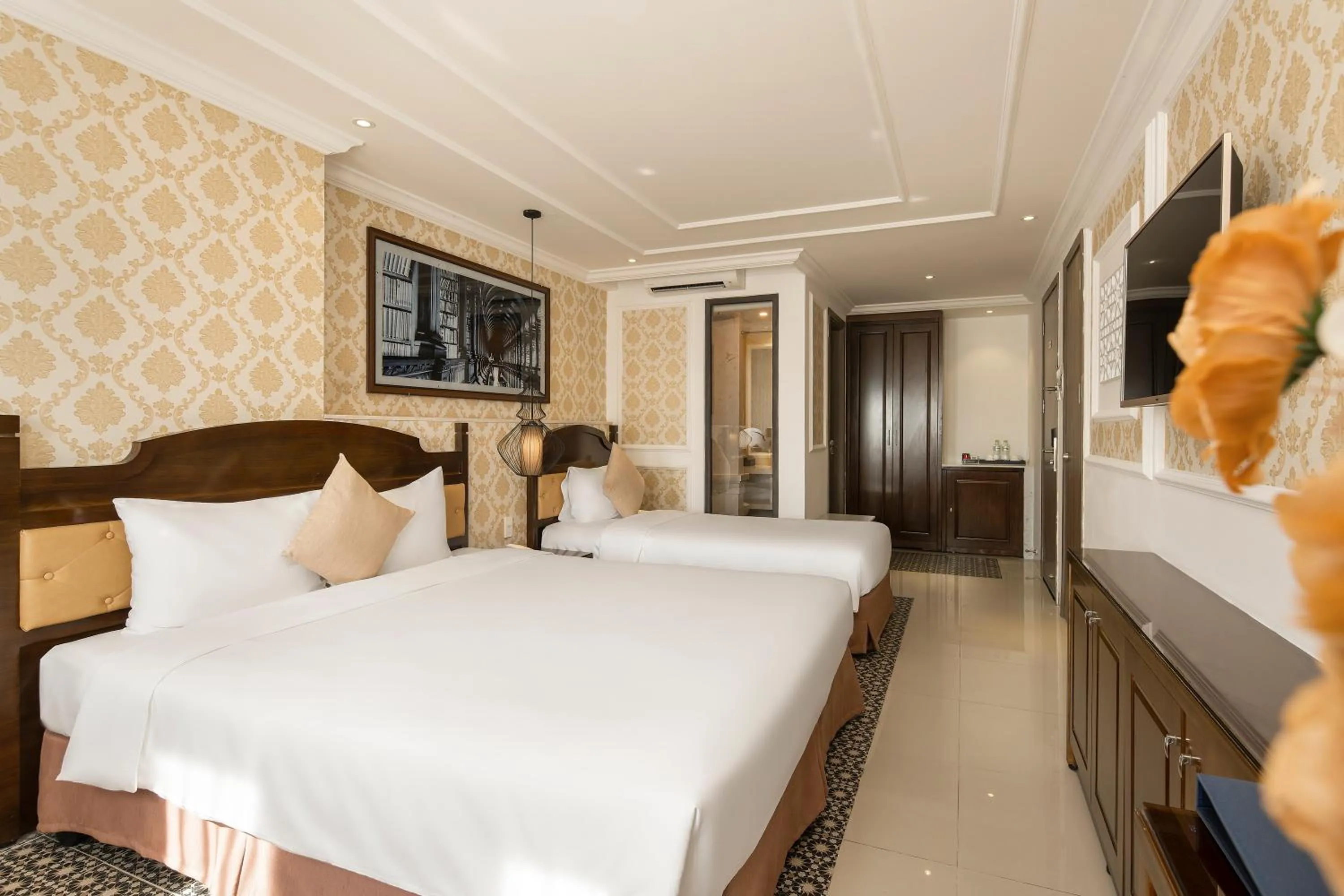 Bedroom, Bed in Bella Merry Hotel and Apartment - 100M To The My Khe Beach