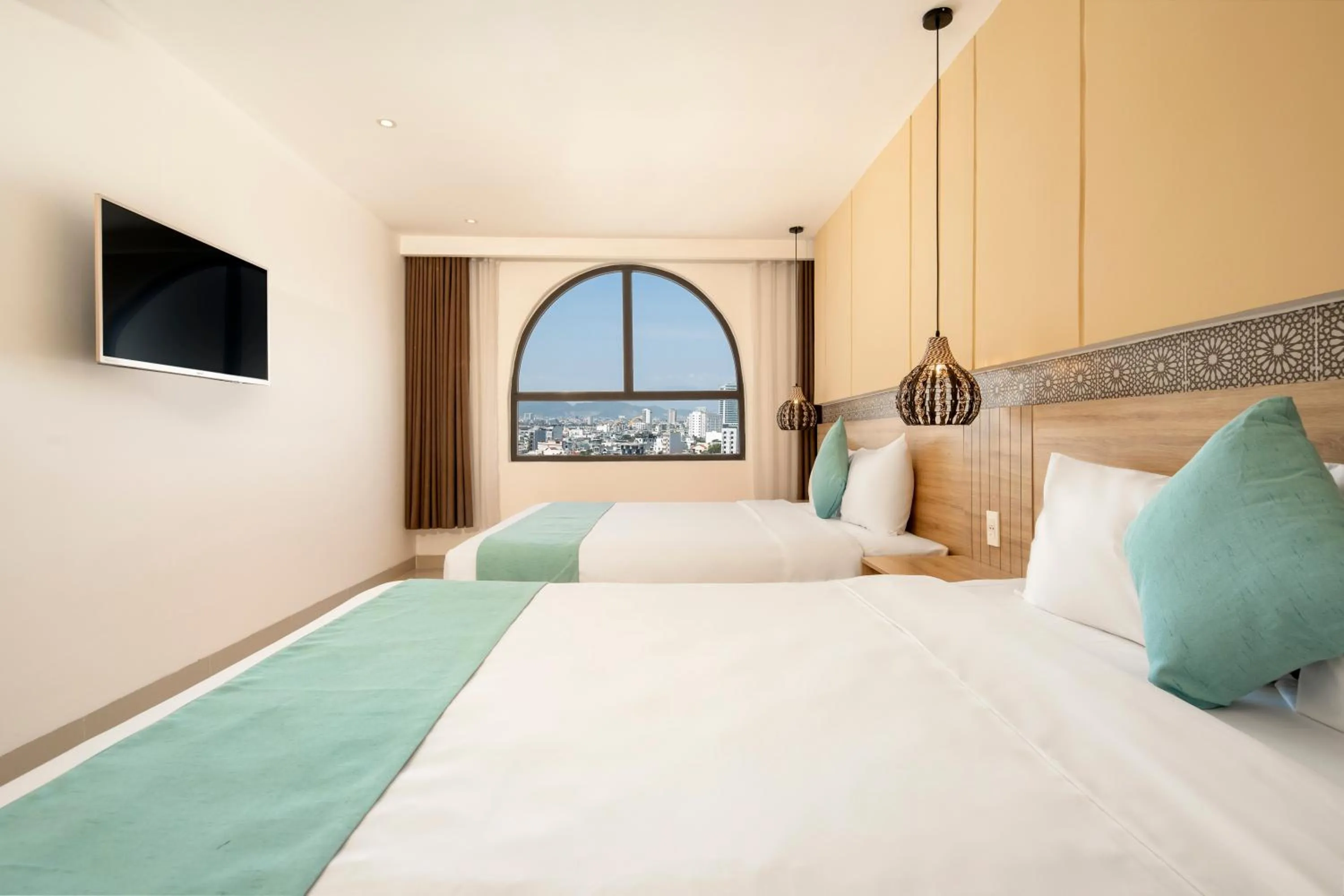 TV and multimedia, Bed in Bella Merry Hotel and Apartment - 100M To The My Khe Beach