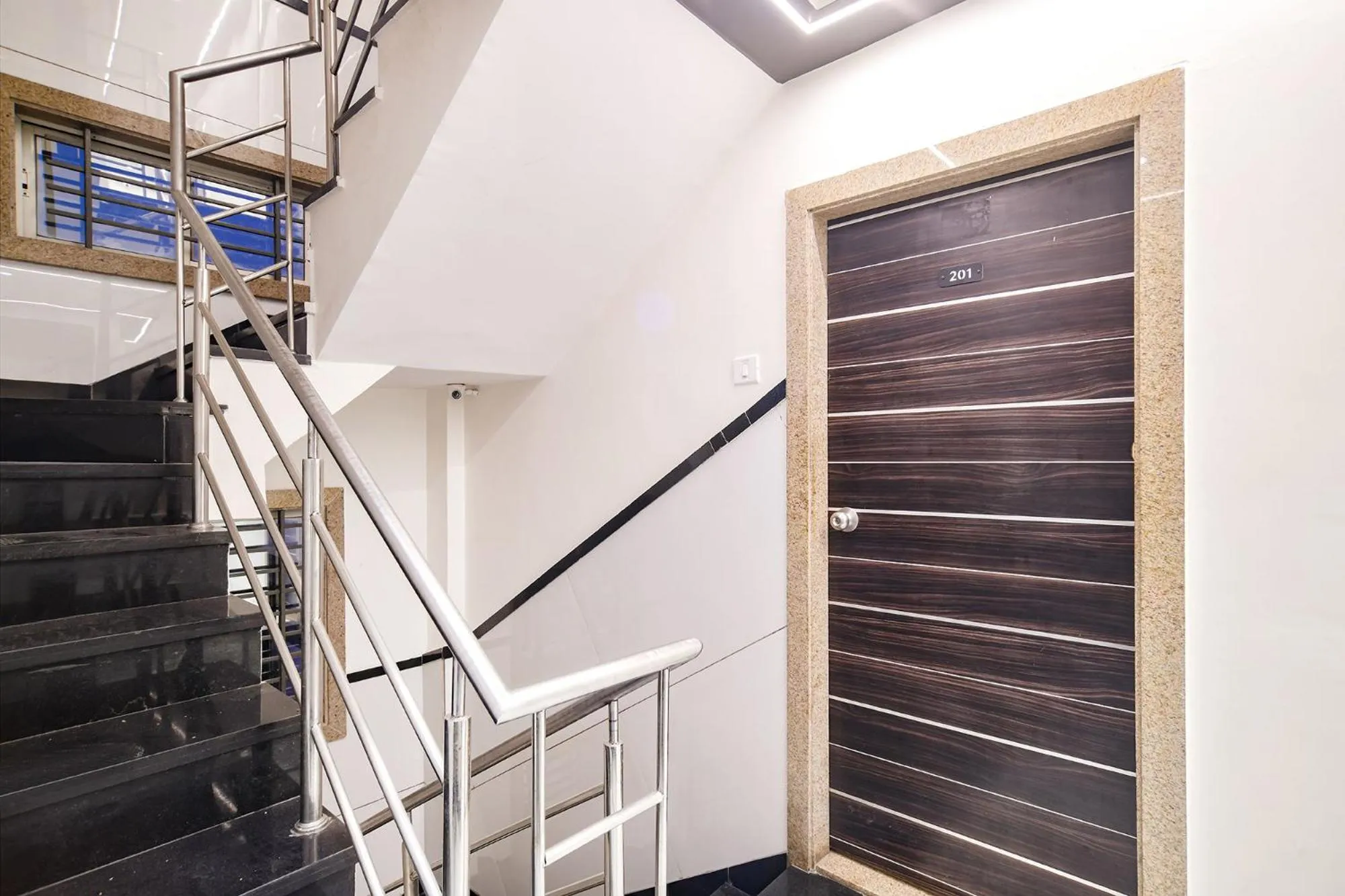 Lobby or reception in FabHotel Shree Ram Palace