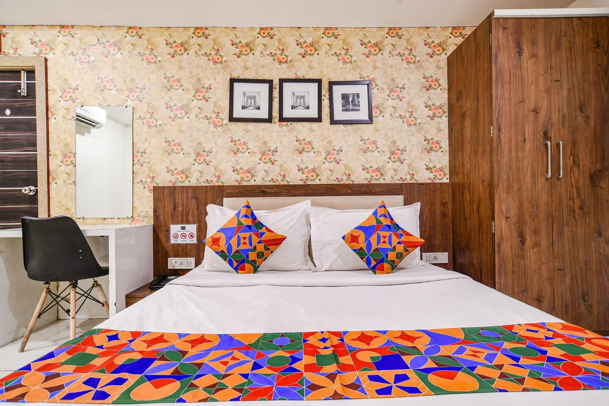 Bed in FabHotel Shree Ram Palace