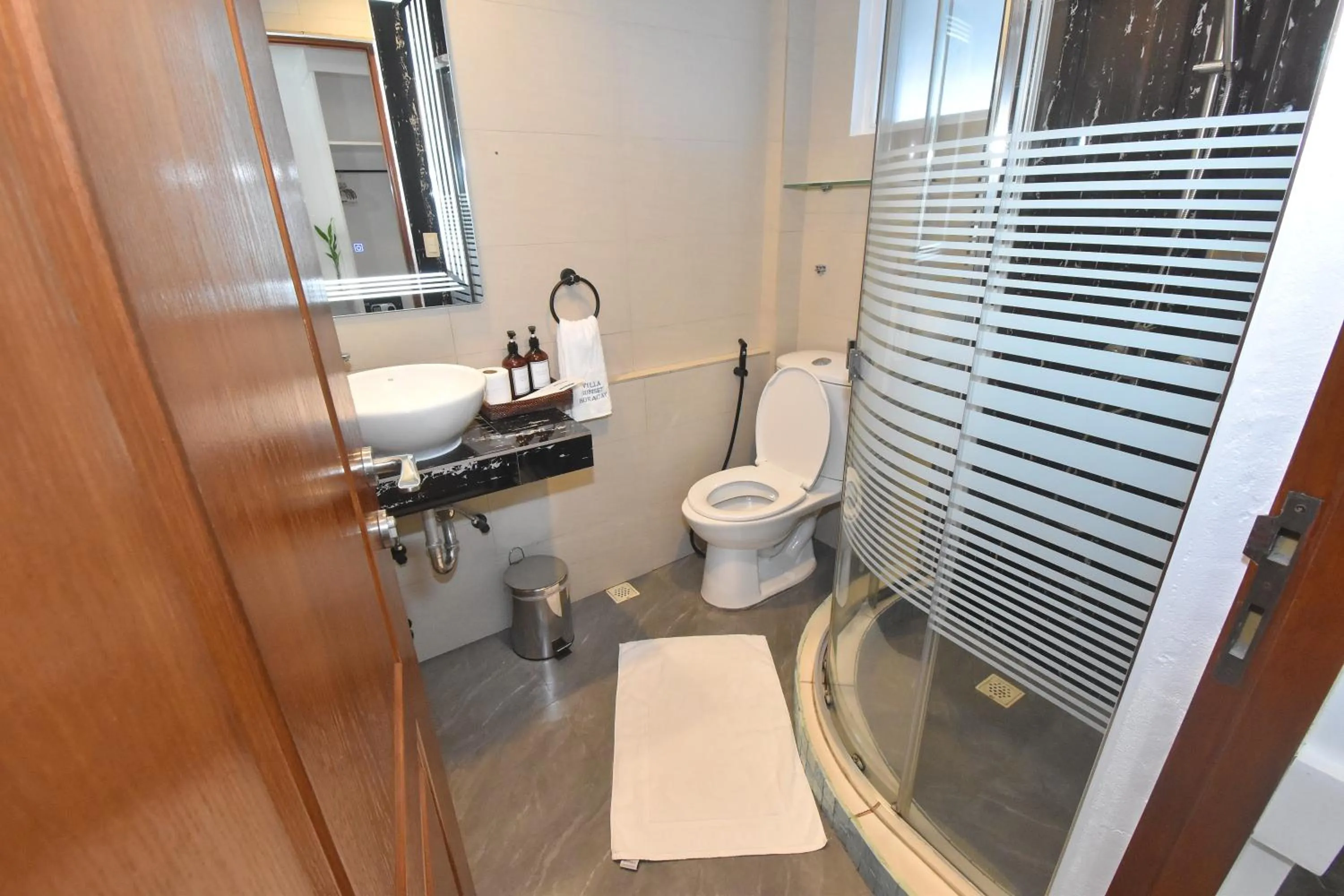 Bathroom in Villa Sunset Boracay