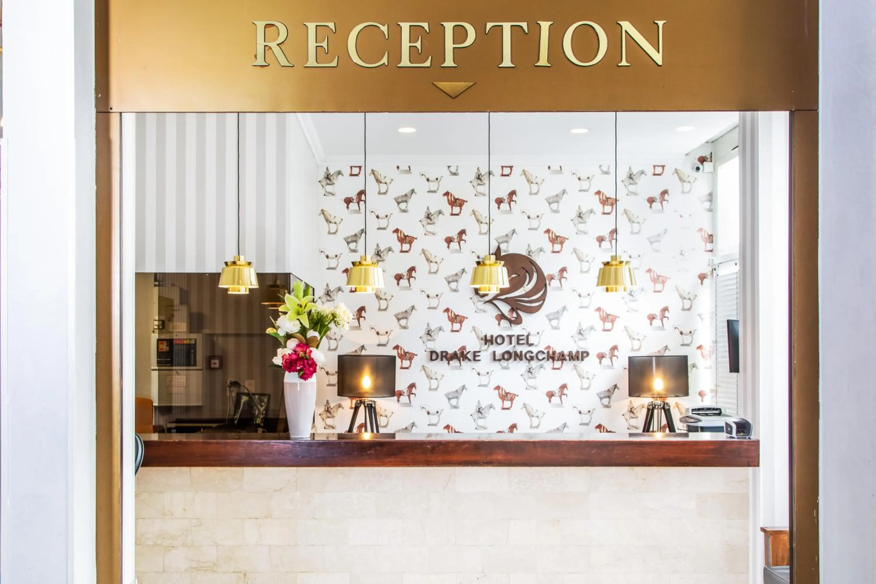 Lobby or reception in Drake Longchamp