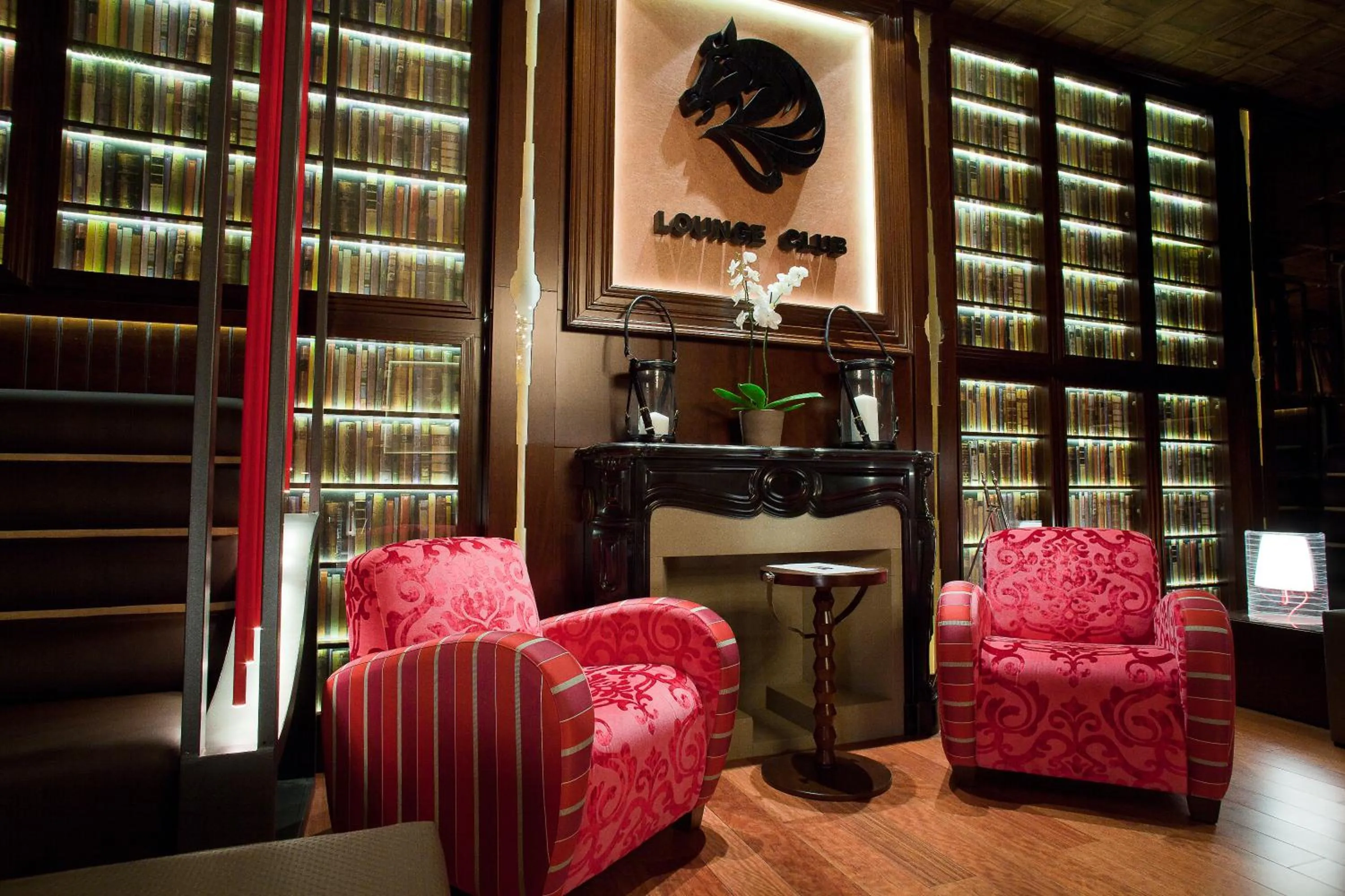 Lounge or bar in Drake Longchamp
