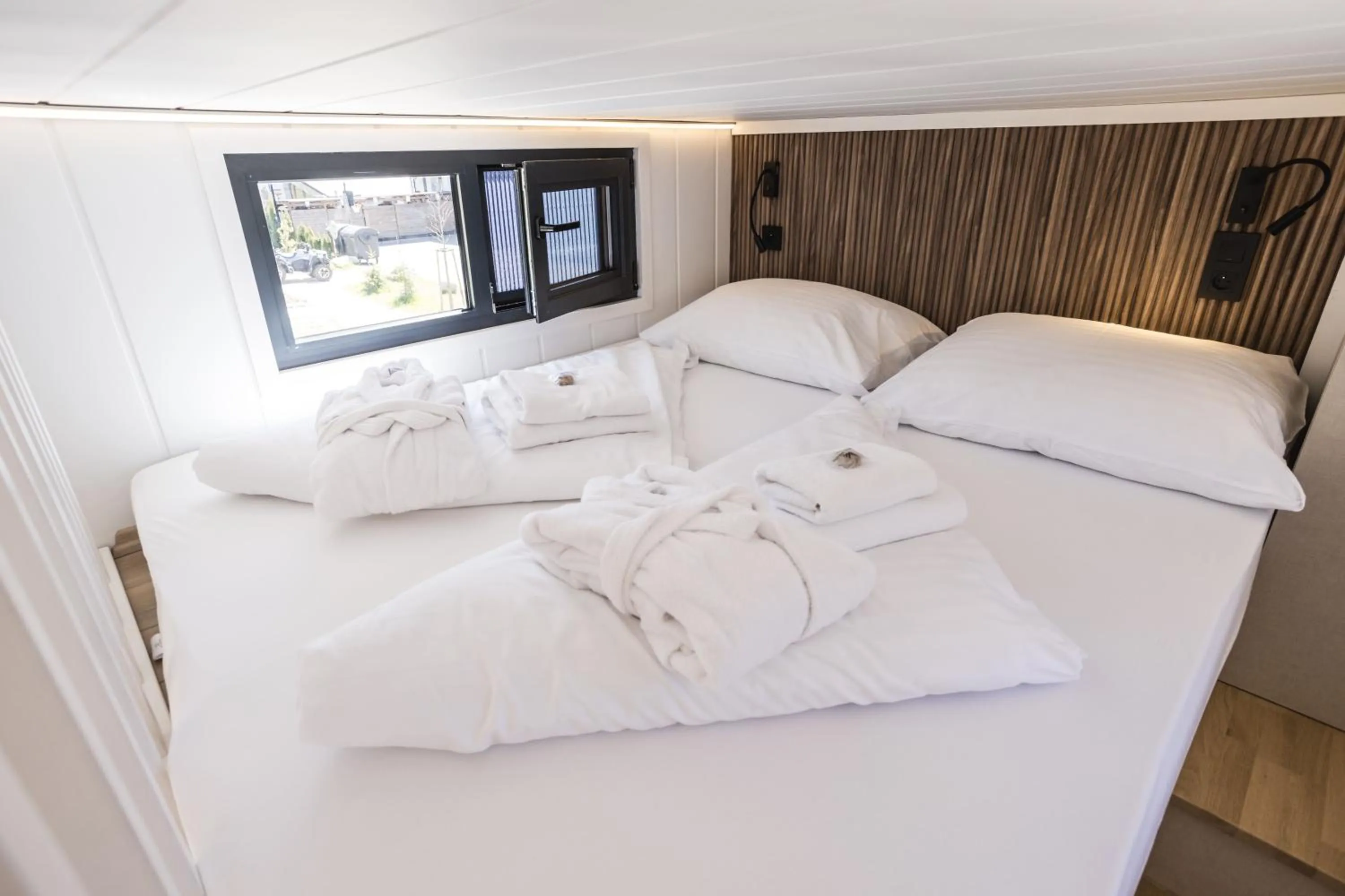 Bed in ARIETES MARMONT Resort