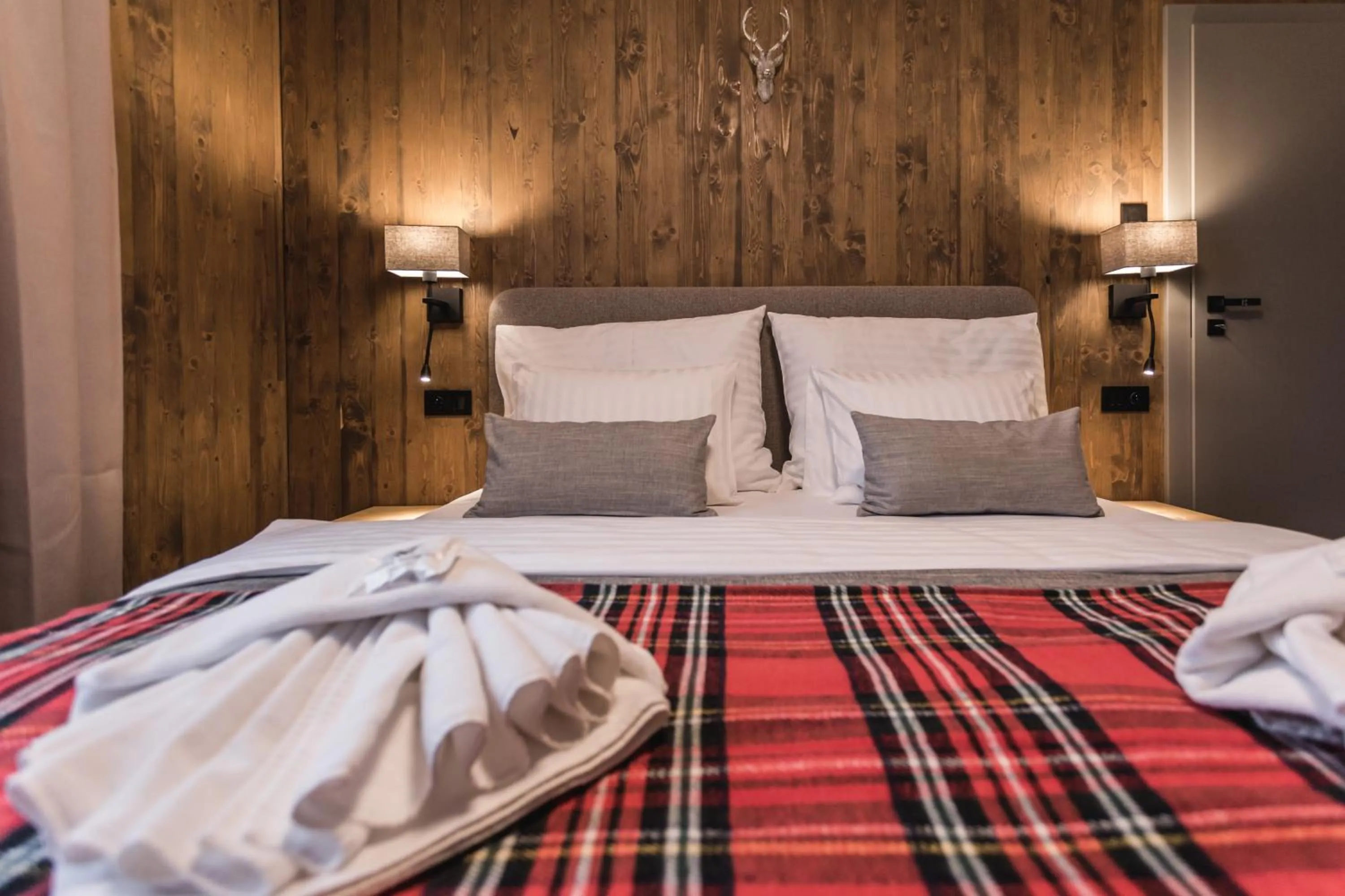 Bedroom, Bed in ARIETES MARMONT Resort