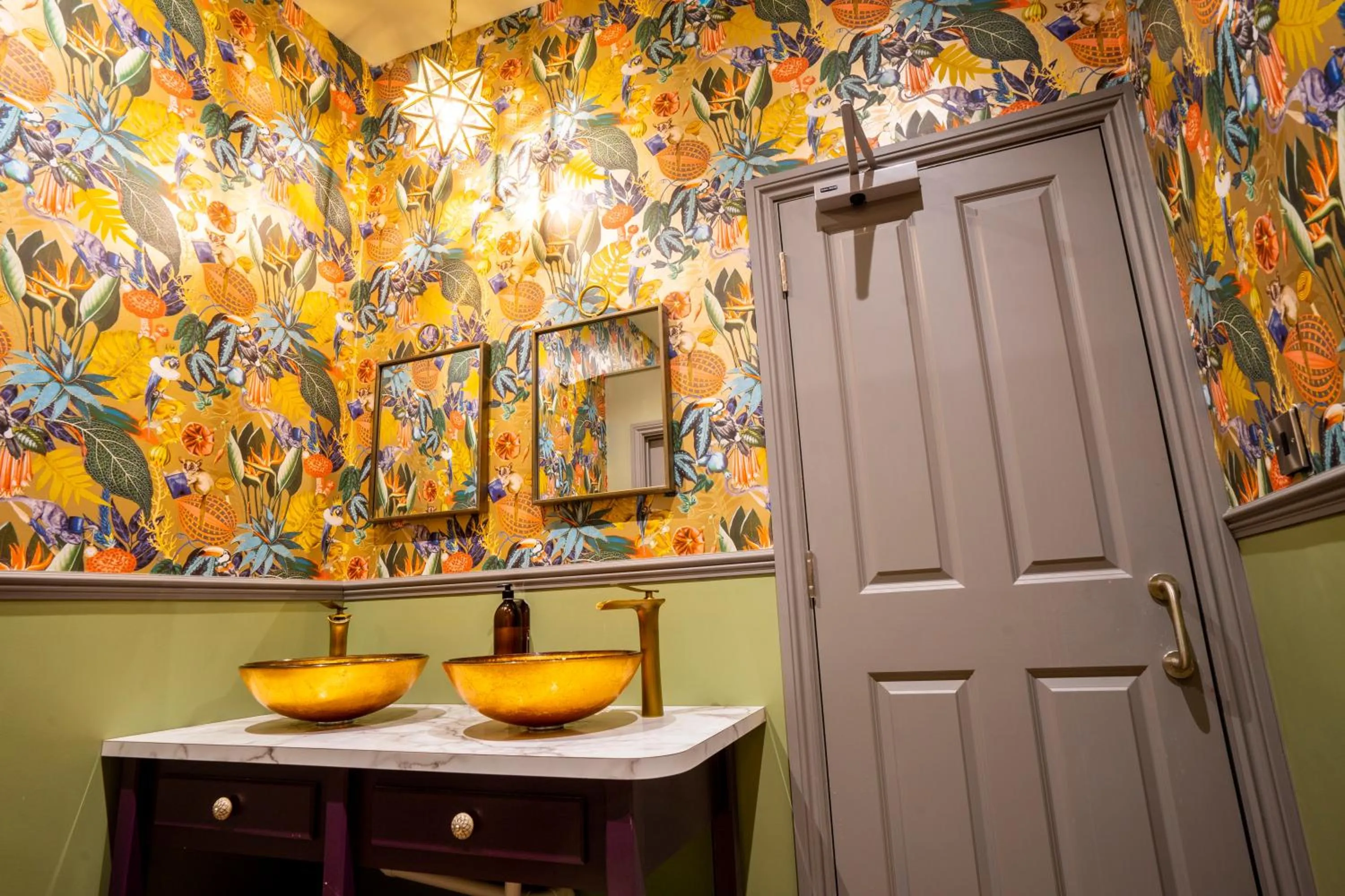 Toilet in The Crown Hotel