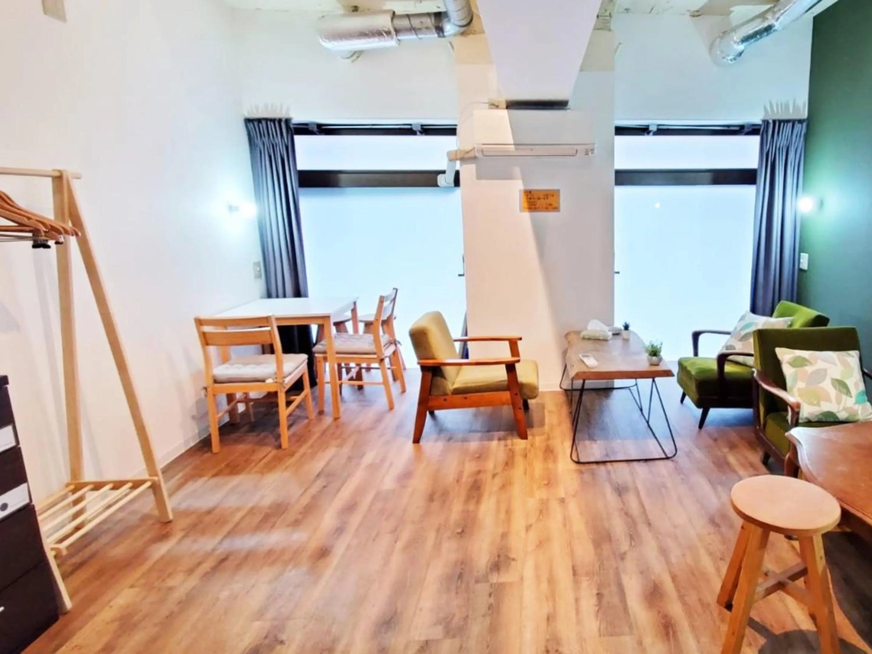 Communal lounge/ TV room in ゲストハウス EZO Run Sapporo 札幌中心部でシンプルな滞在ができるホステル