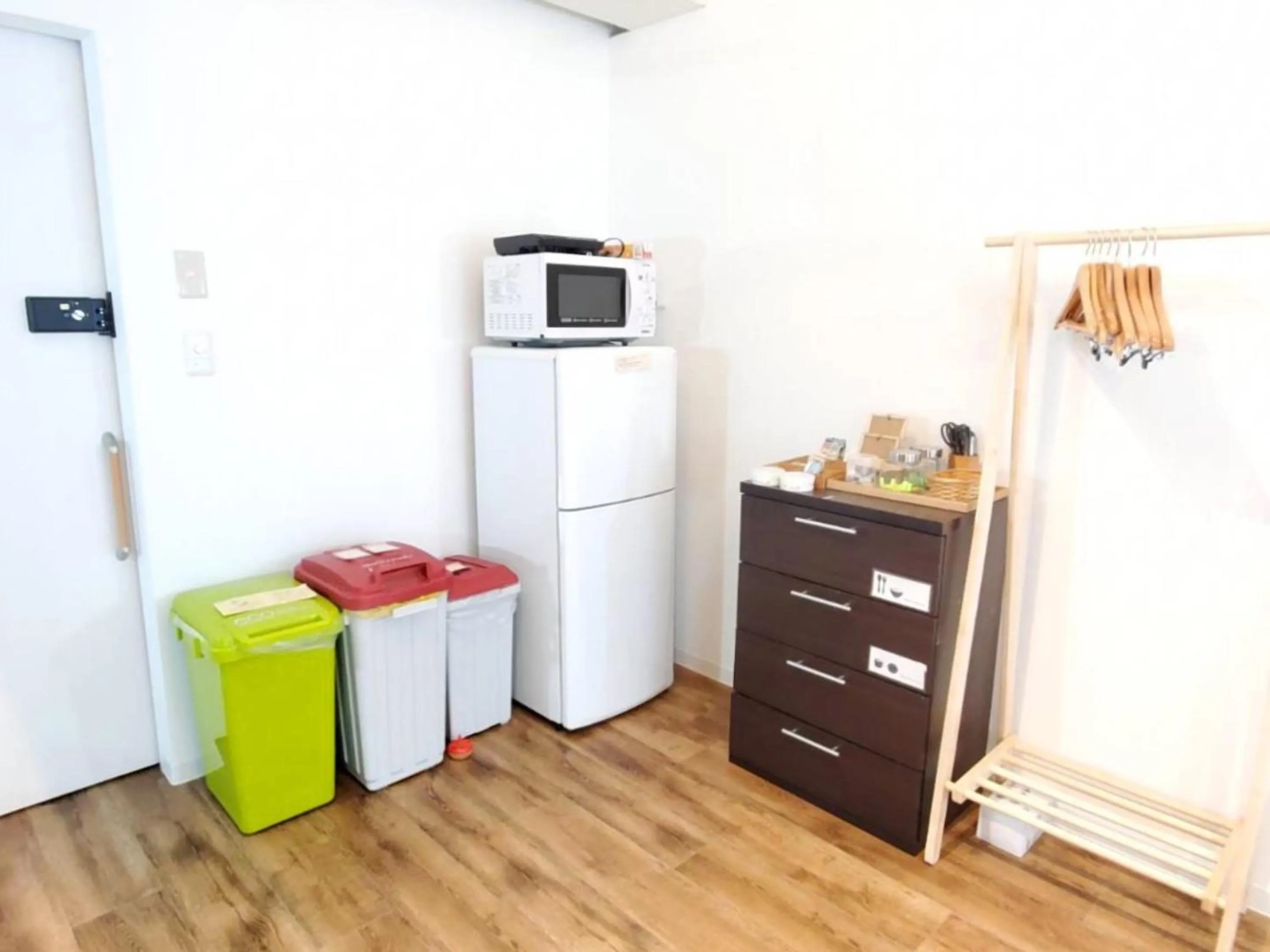 Communal lounge/ TV room in ゲストハウス EZO Run Sapporo 札幌中心部でシンプルな滞在ができるホステル