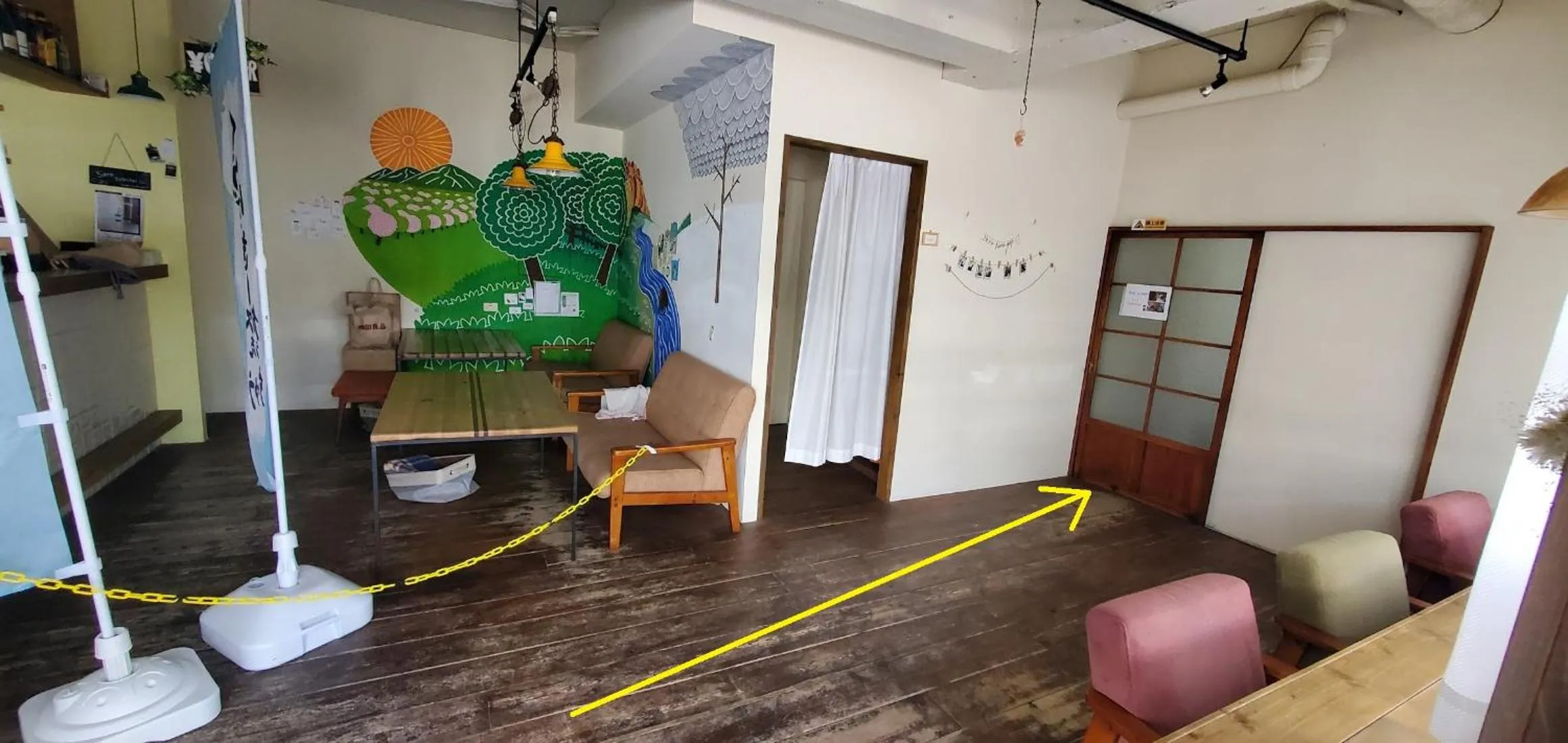 Communal lounge/ TV room in ゲストハウス EZO Run Sapporo 札幌中心部でシンプルな滞在ができるホステル