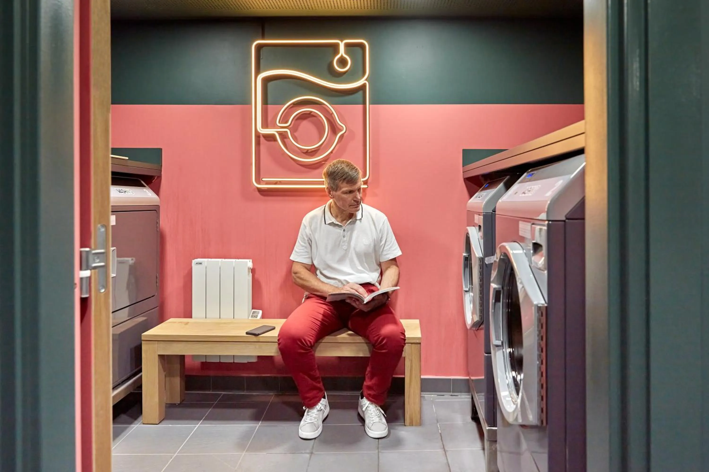 People in Aparthotel Adagio Paris Suresnes Longchamp