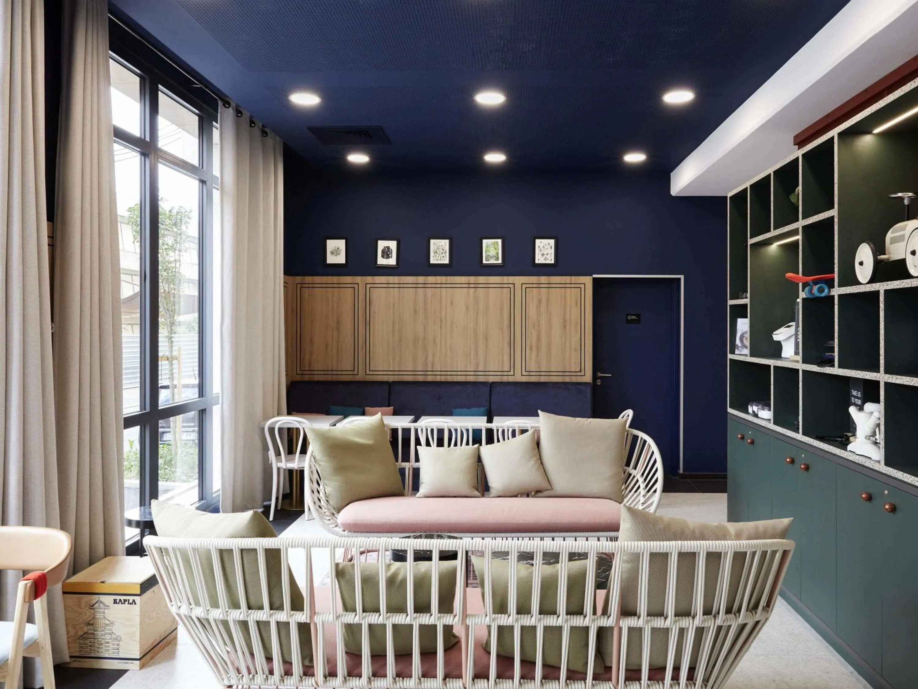 Property building in Aparthotel Adagio Paris Suresnes Longchamp