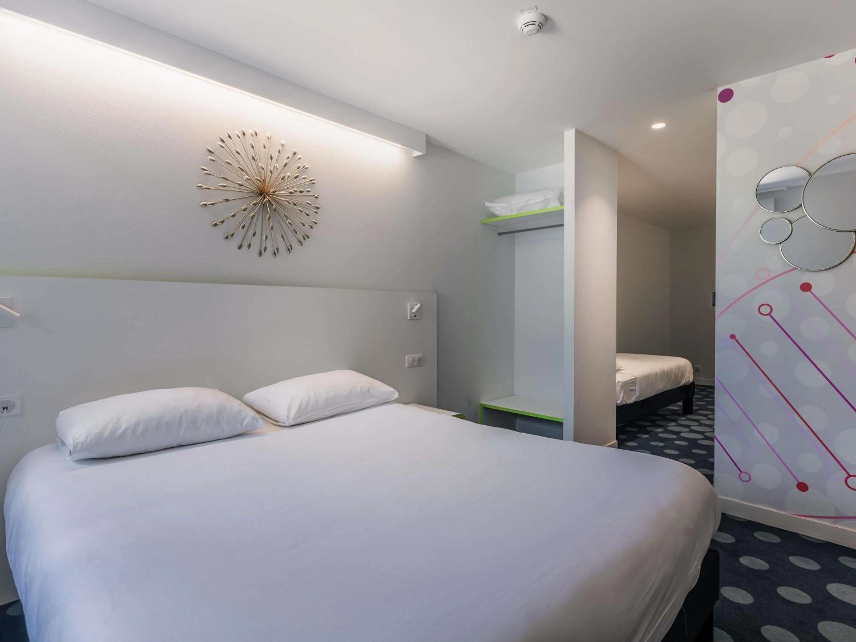 Bedroom, Bed in ibis Styles Fougeres