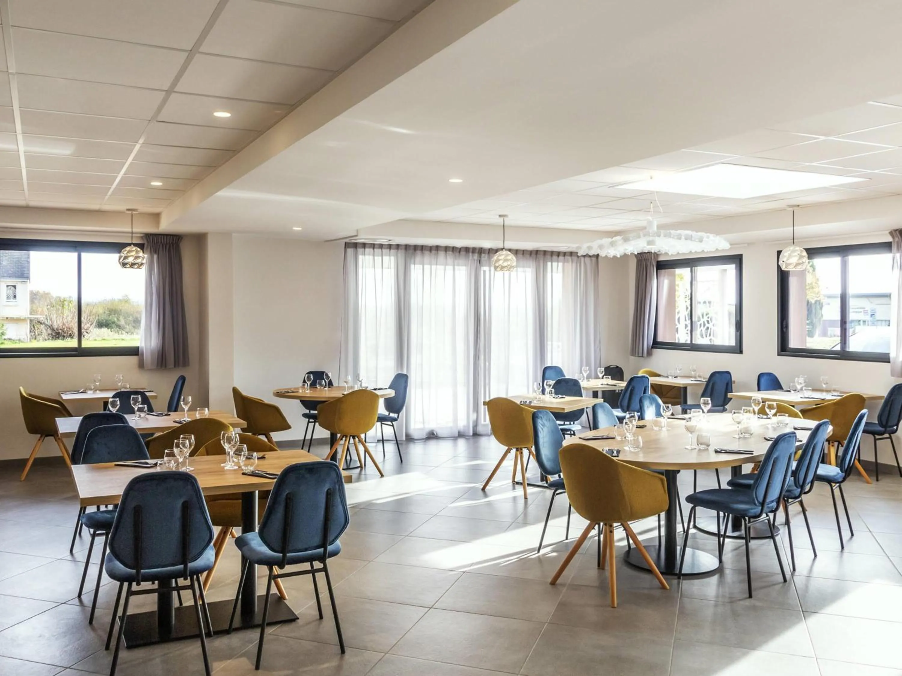 Restaurant/places to eat in ibis Styles Fougeres