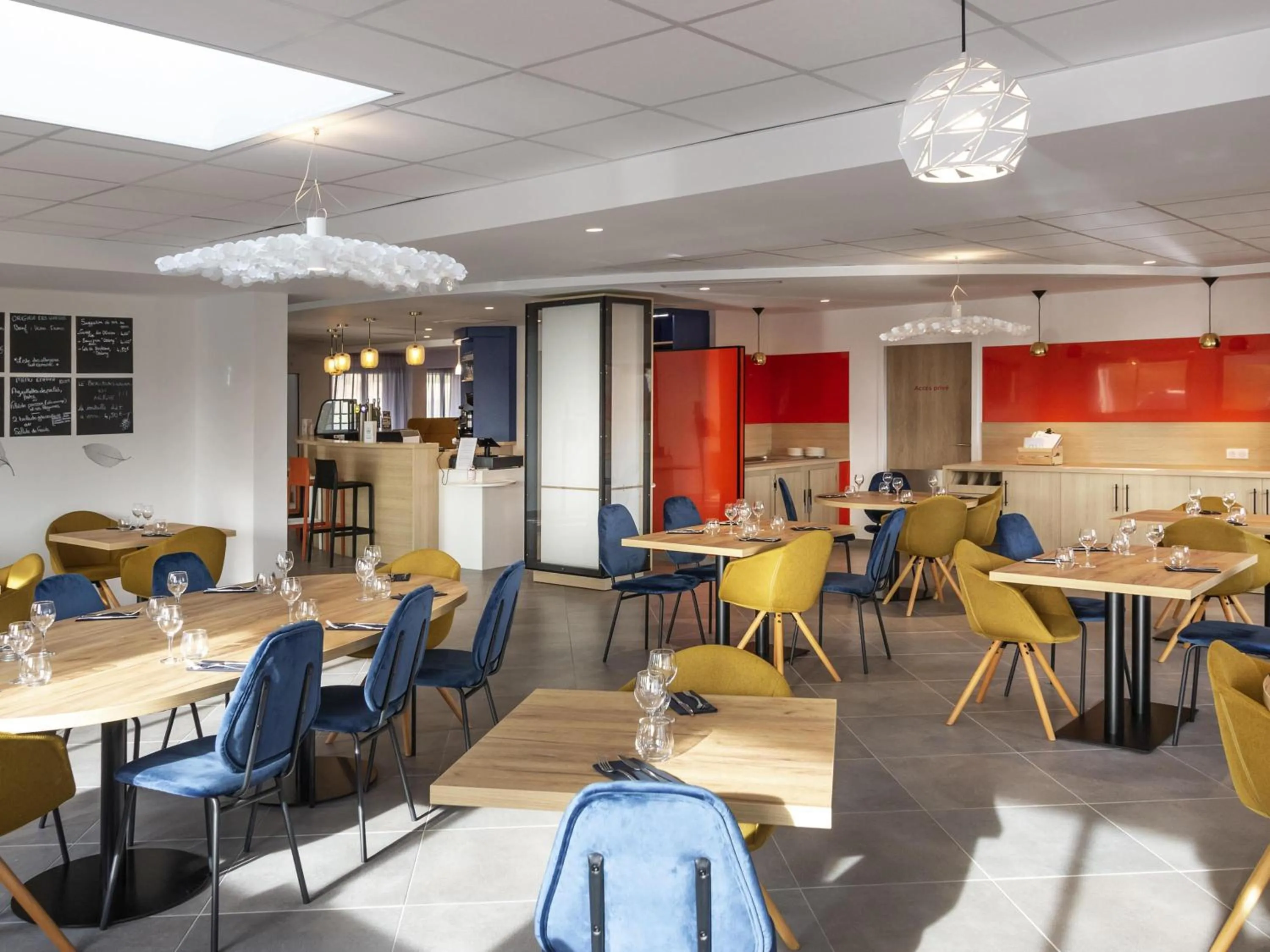 Restaurant/places to eat in ibis Styles Fougeres