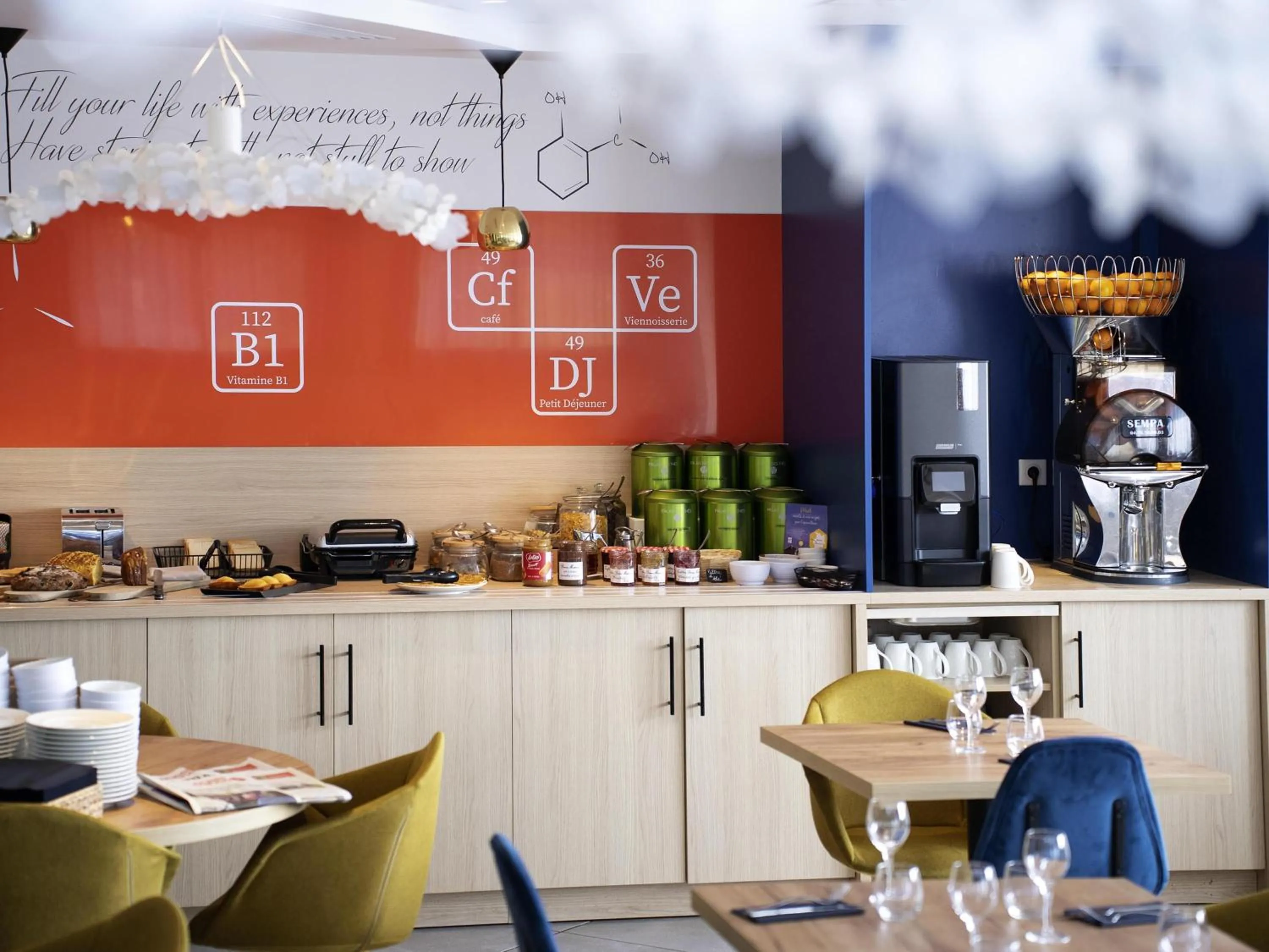 Breakfast in ibis Styles Fougeres