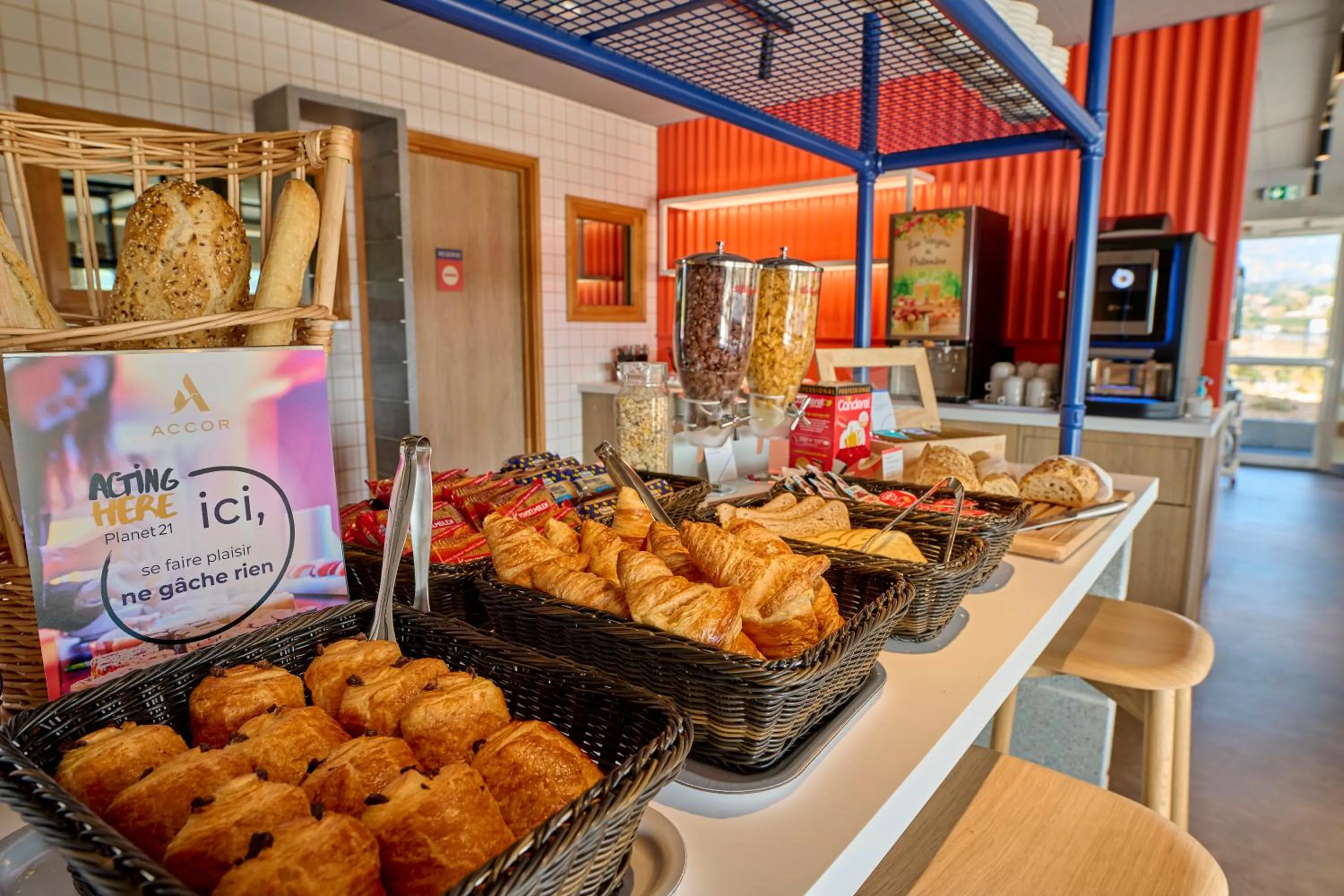 Food and drinks in Ibis Budget Nangy Annemasse