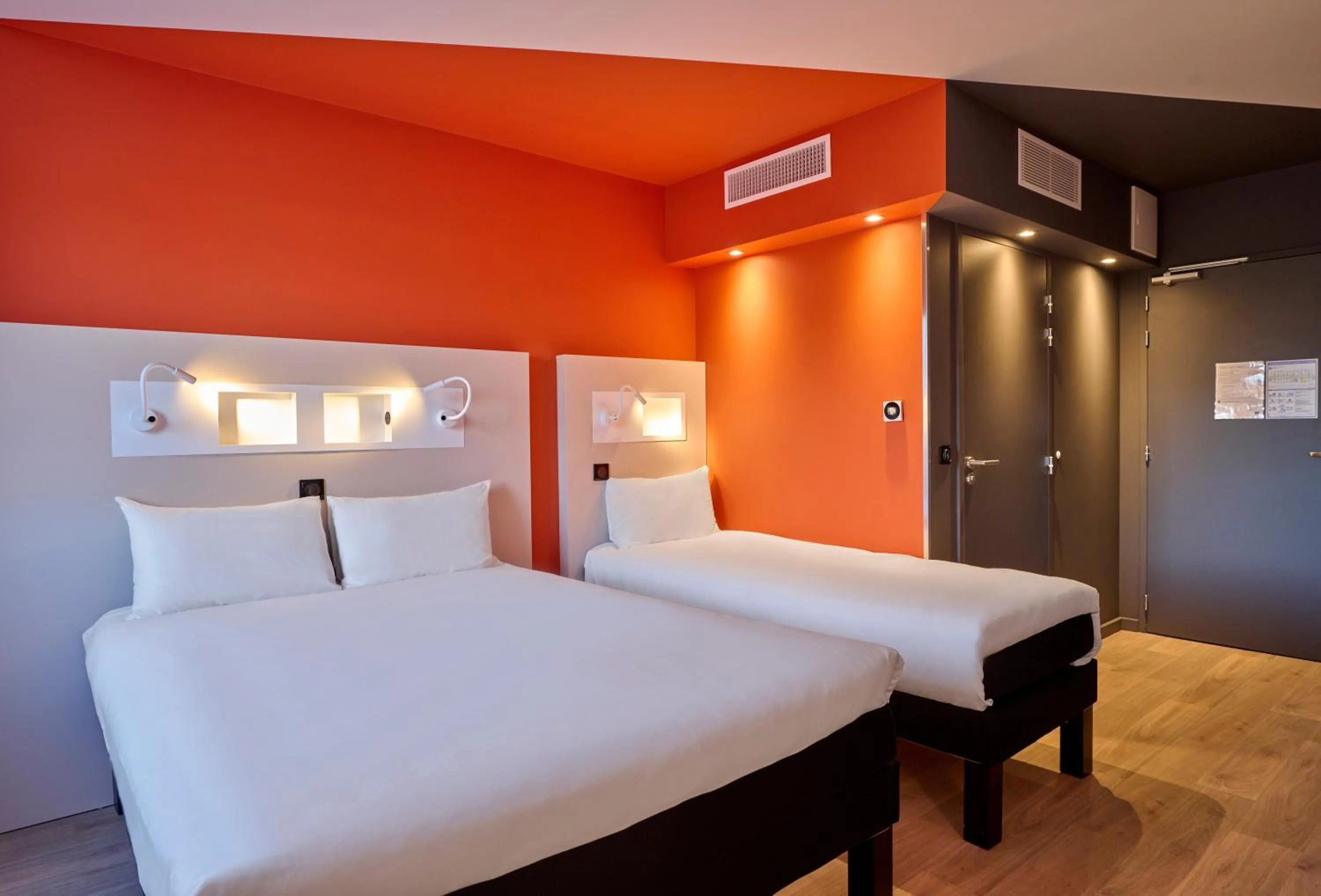 Bed in Ibis Budget Nangy Annemasse
