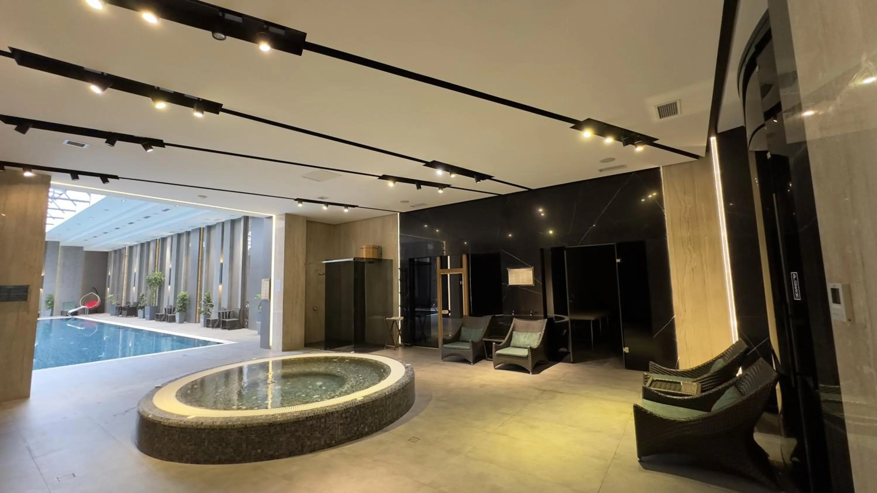 Hot Tub in Frankfort Hotel and Spa