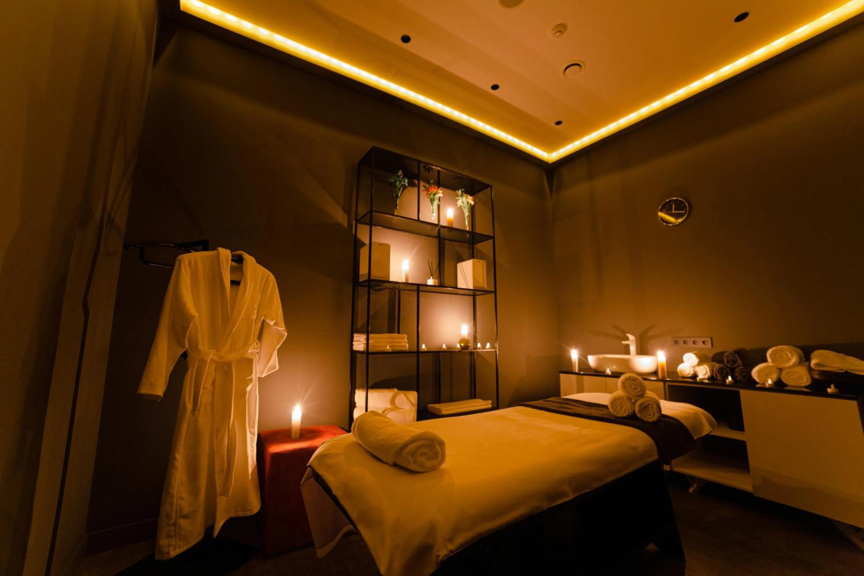 Massage, Bed in Frankfort Hotel and Spa