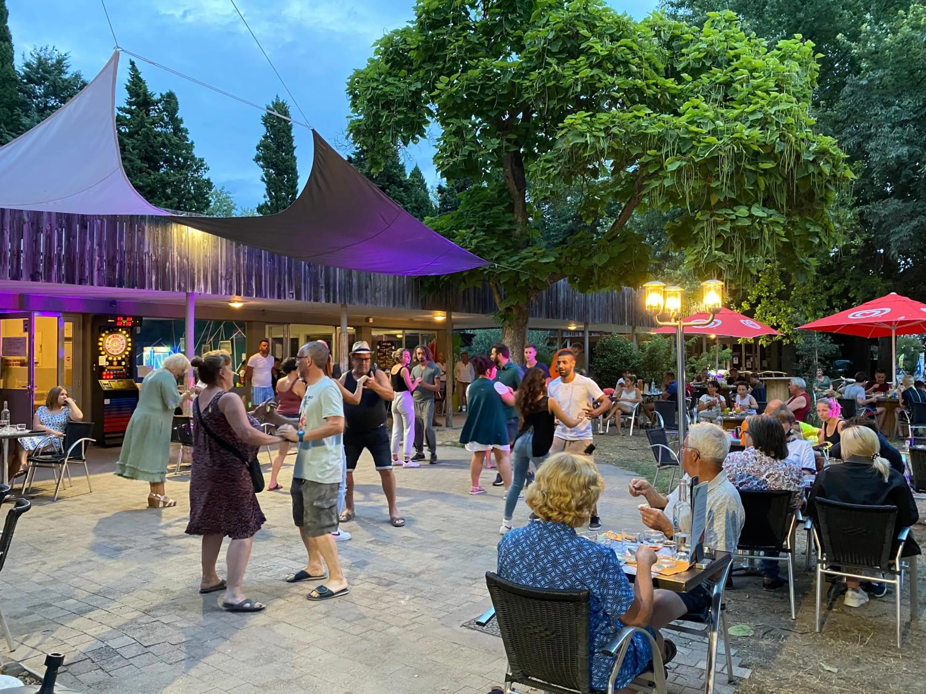 Restaurant/places to eat in Camping du Pont d'Avignon