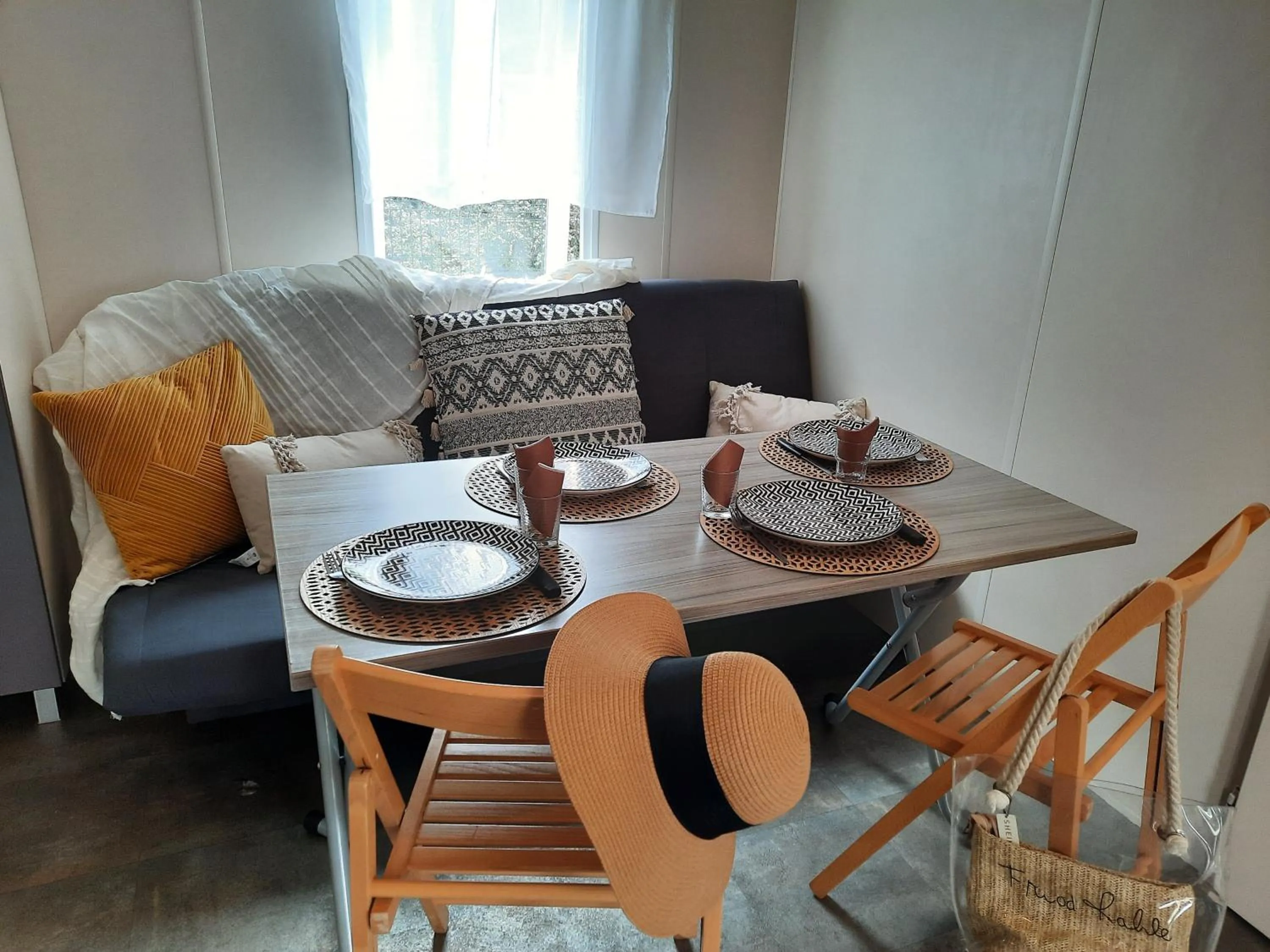 Dining area in Camping de la Bageasse