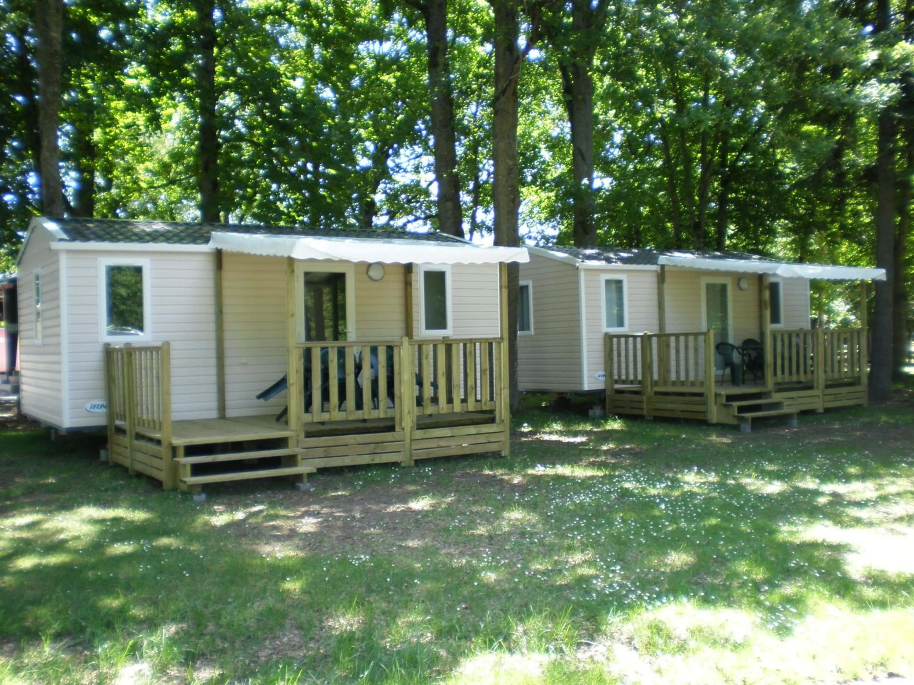Photo of the whole room in Camping le Rochat Belle Isle