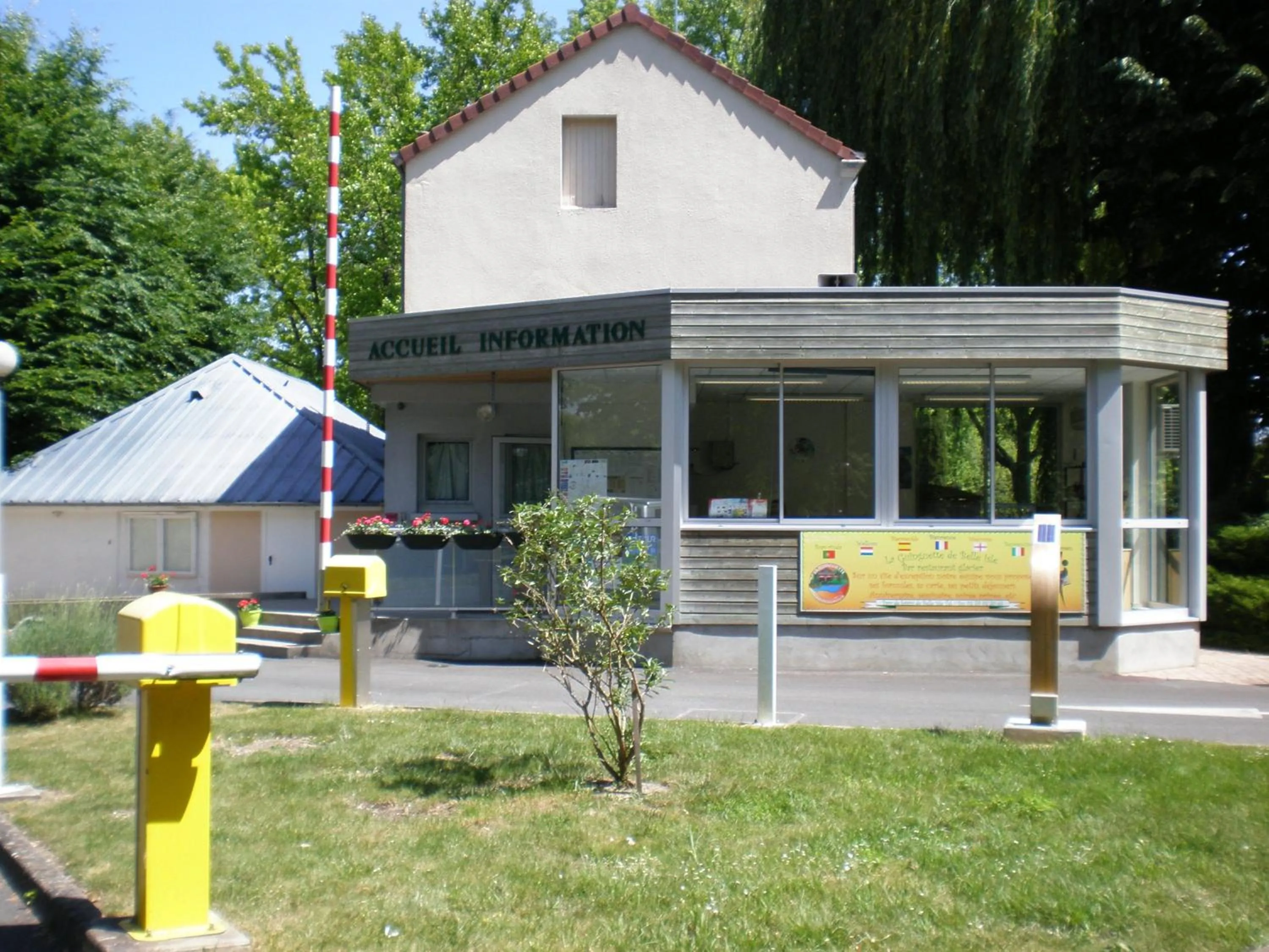 Lobby or reception in Camping le Rochat Belle Isle