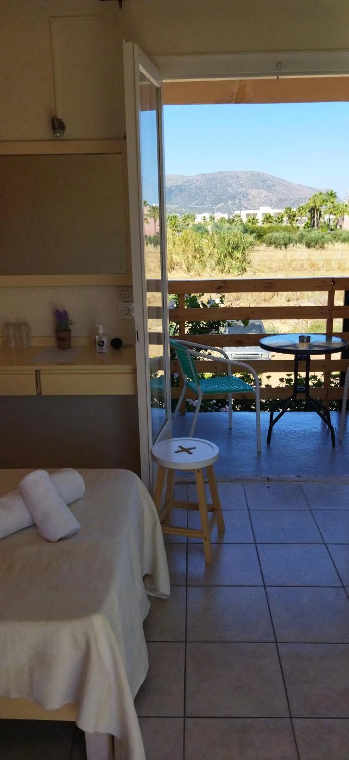 Cleo Rooms 250m from the beach