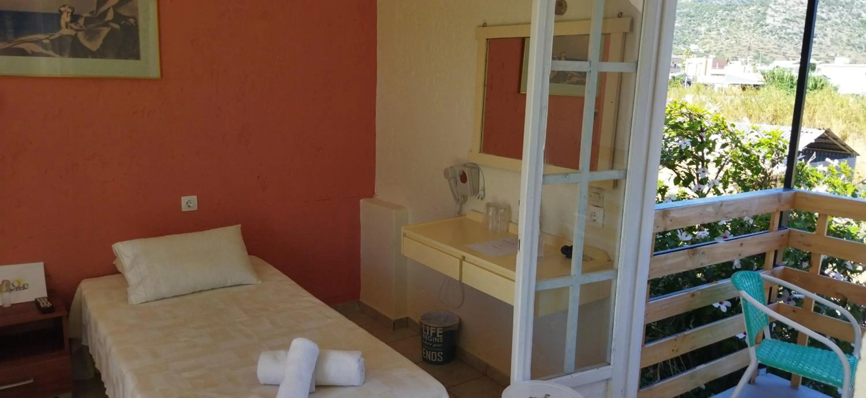 Cleo Rooms 250m from the beach