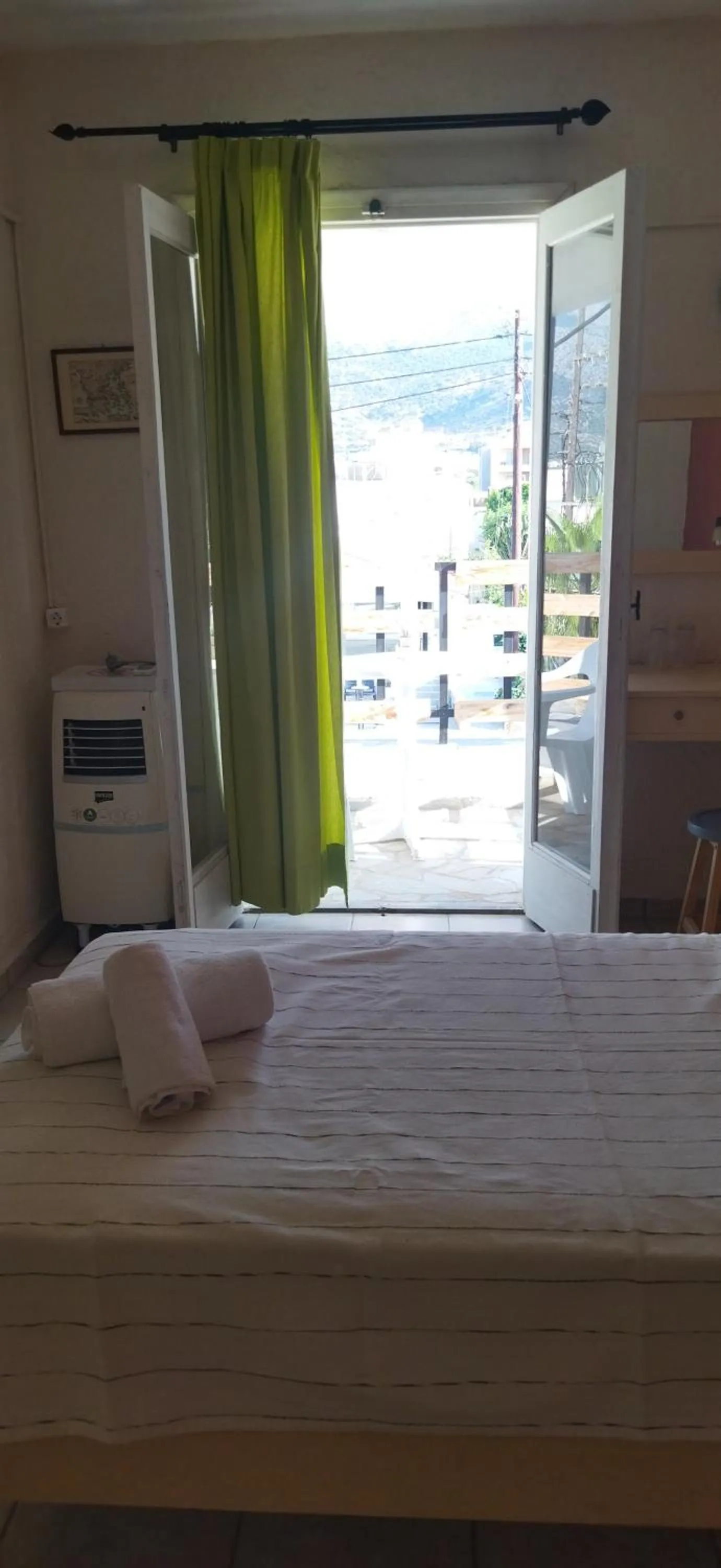 Cleo Rooms 250m from the beach