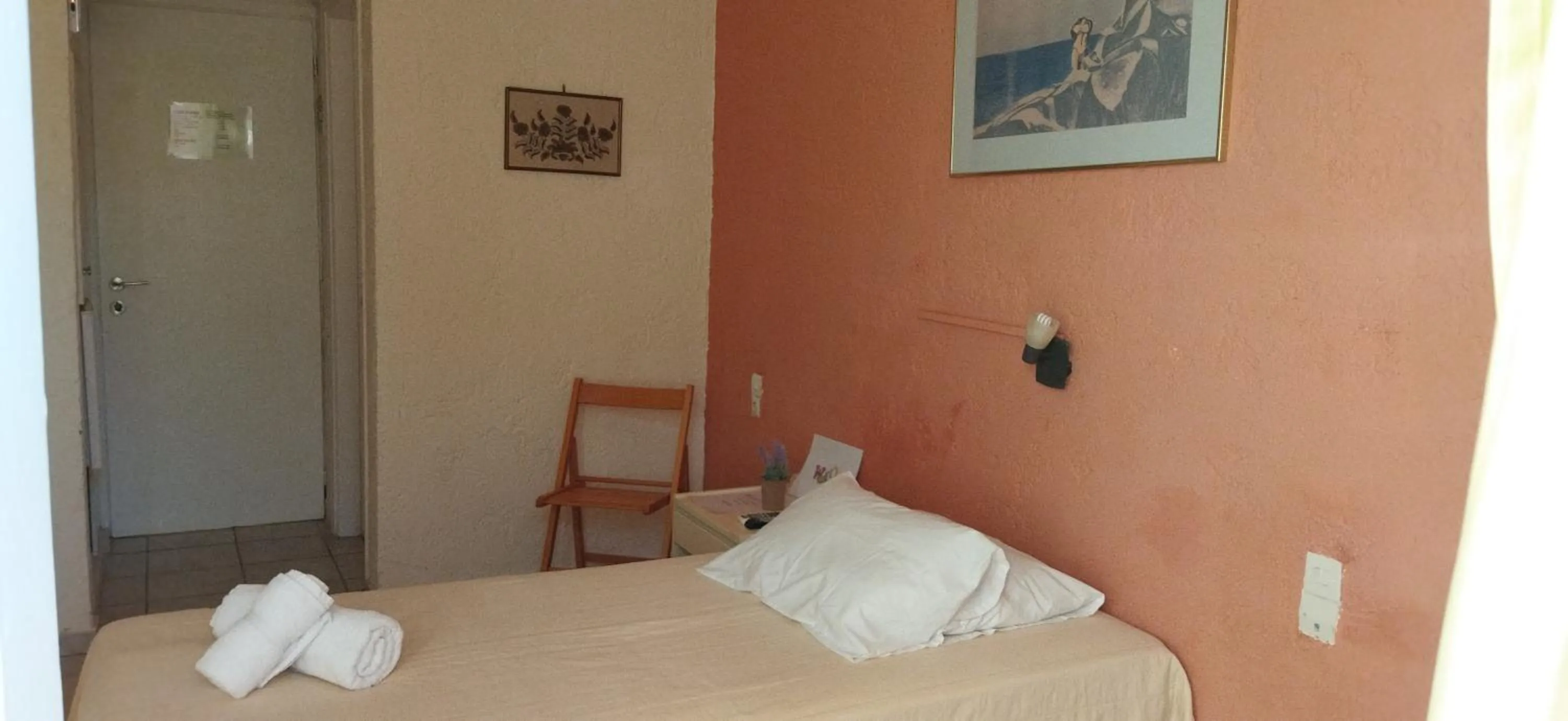 Cleo Rooms 250m from the beach