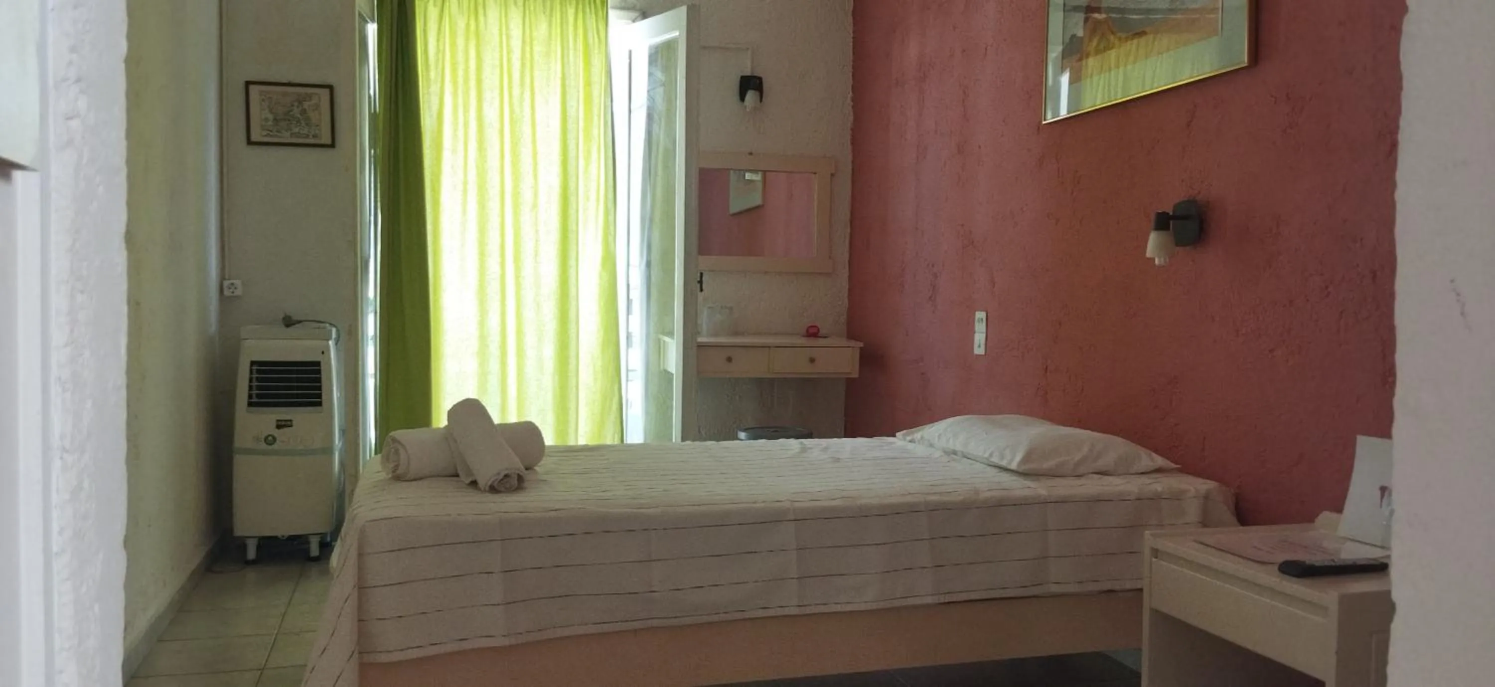 Cleo Rooms 250m from the beach